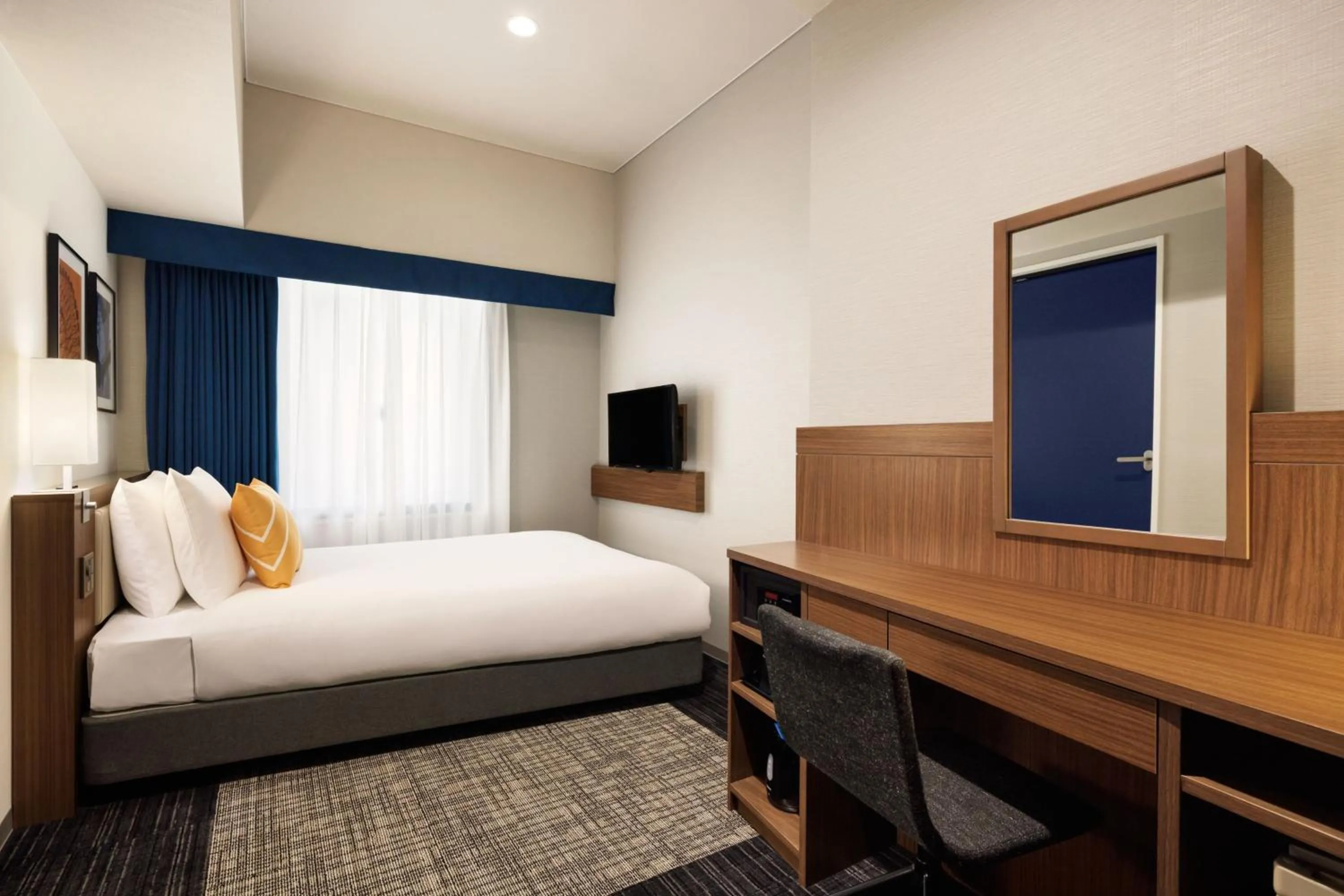 Photo of the whole room, Bed in Four Points Flex by Sheraton Osaka Umeda