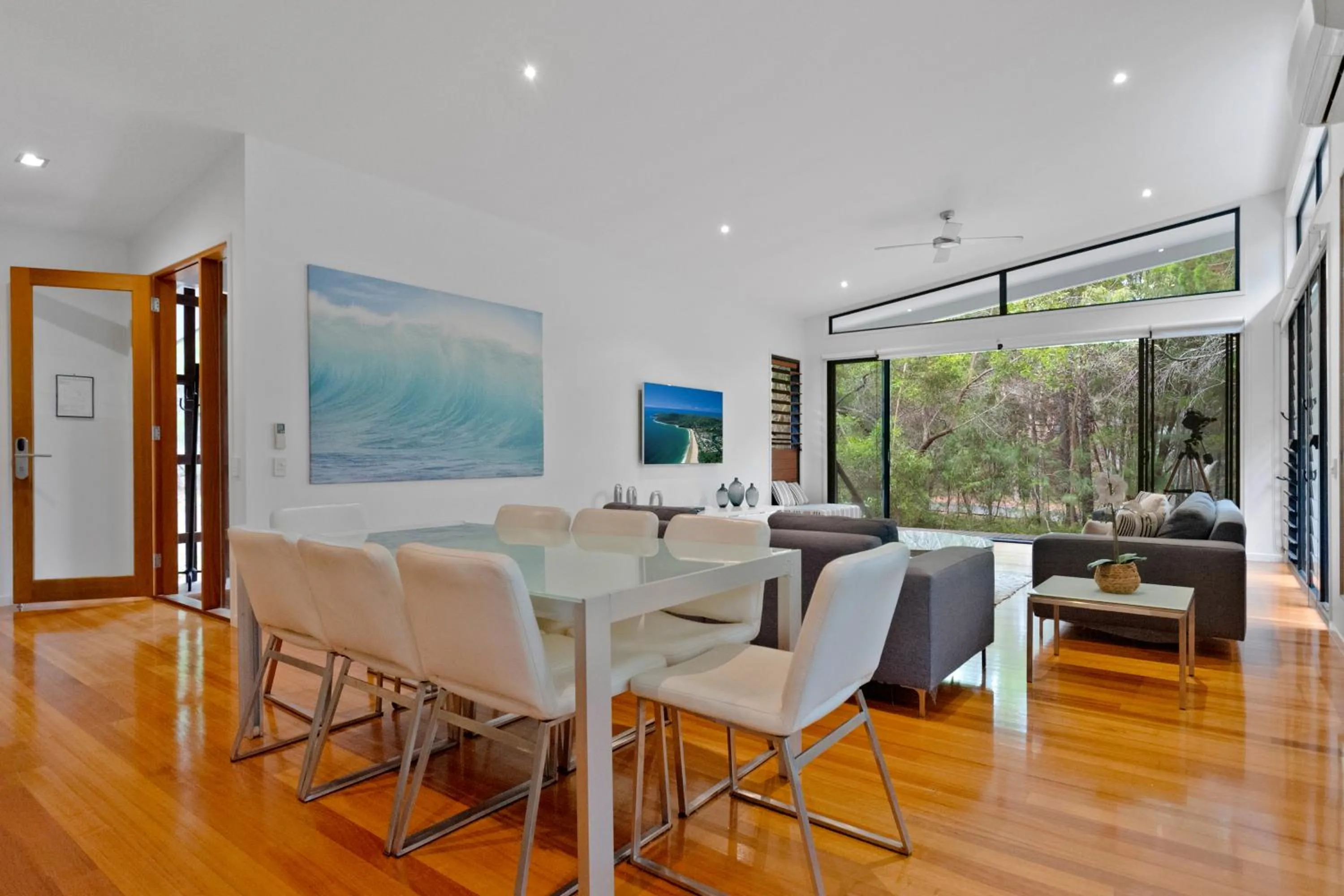 Seating area in Beach Road Holiday Homes