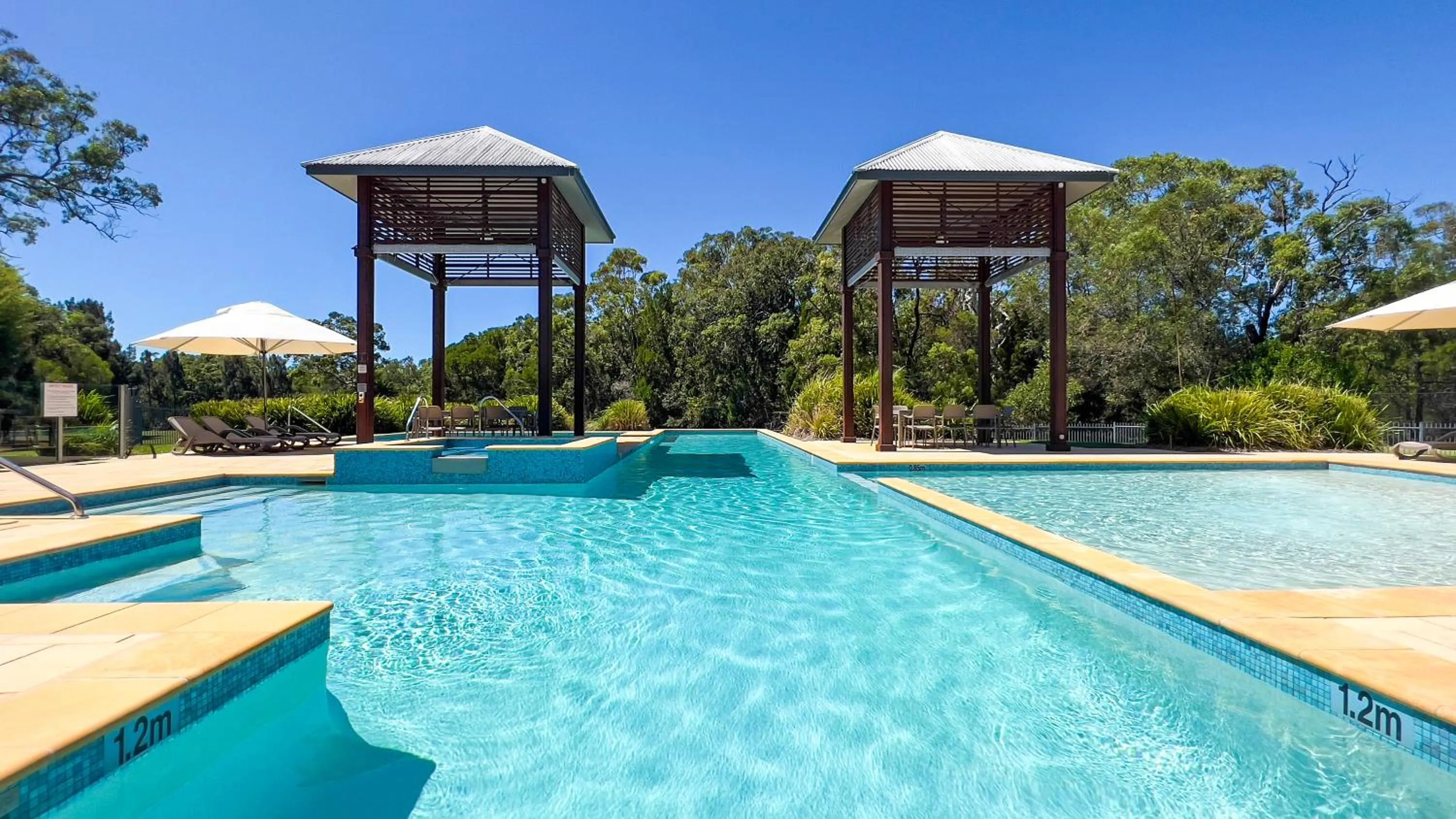 Swimming pool in Beach Road Holiday Homes