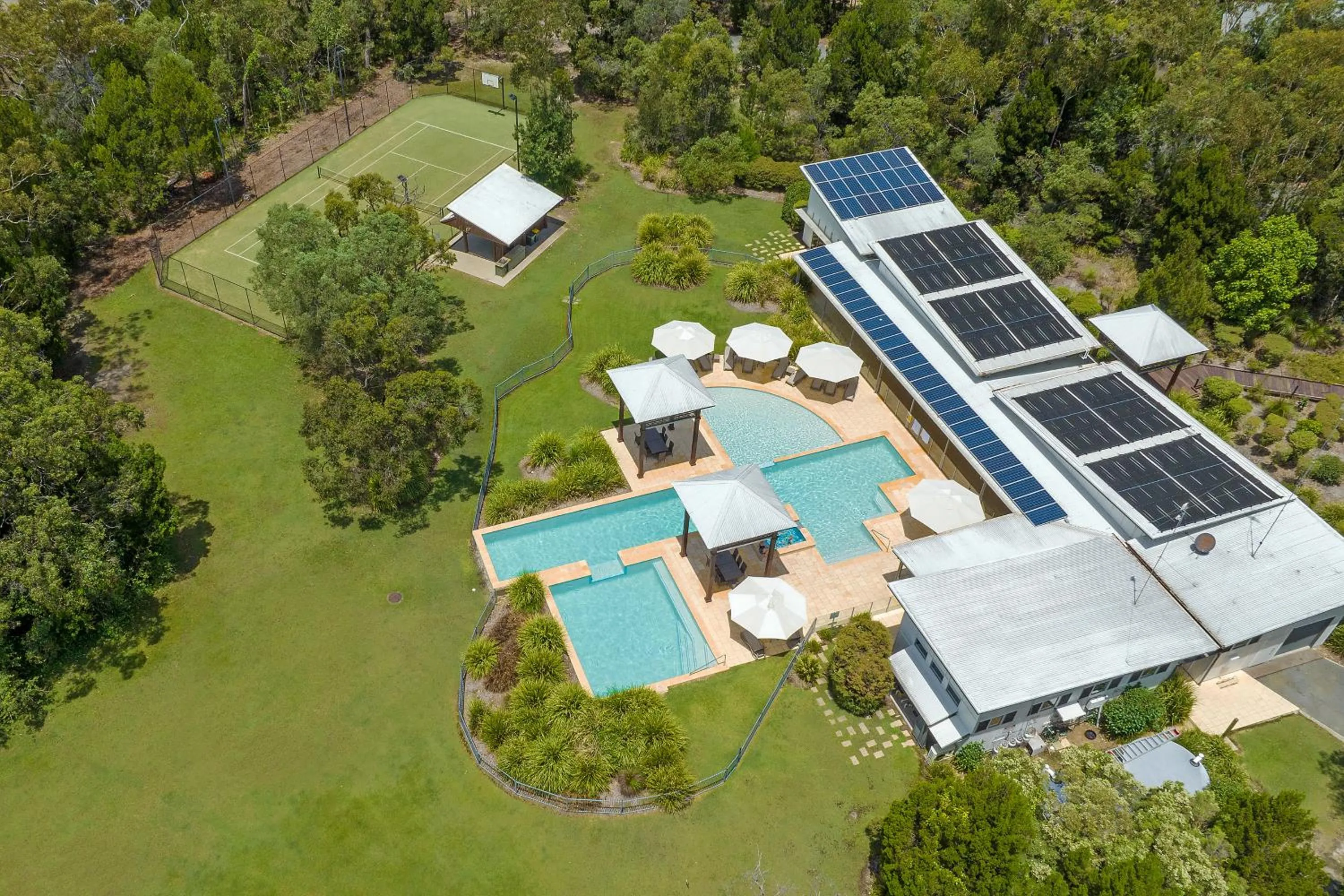 Swimming pool in Beach Road Holiday Homes
