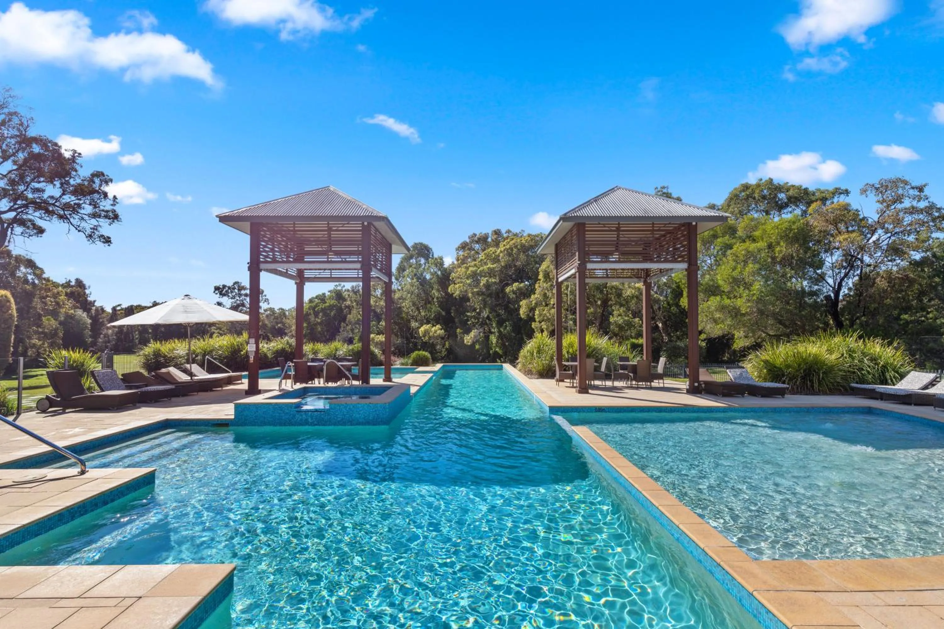 Swimming pool in Beach Road Holiday Homes