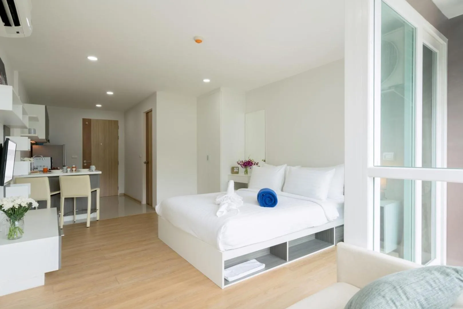 Bedroom, Bed in Ozone Condotel by RESAVA