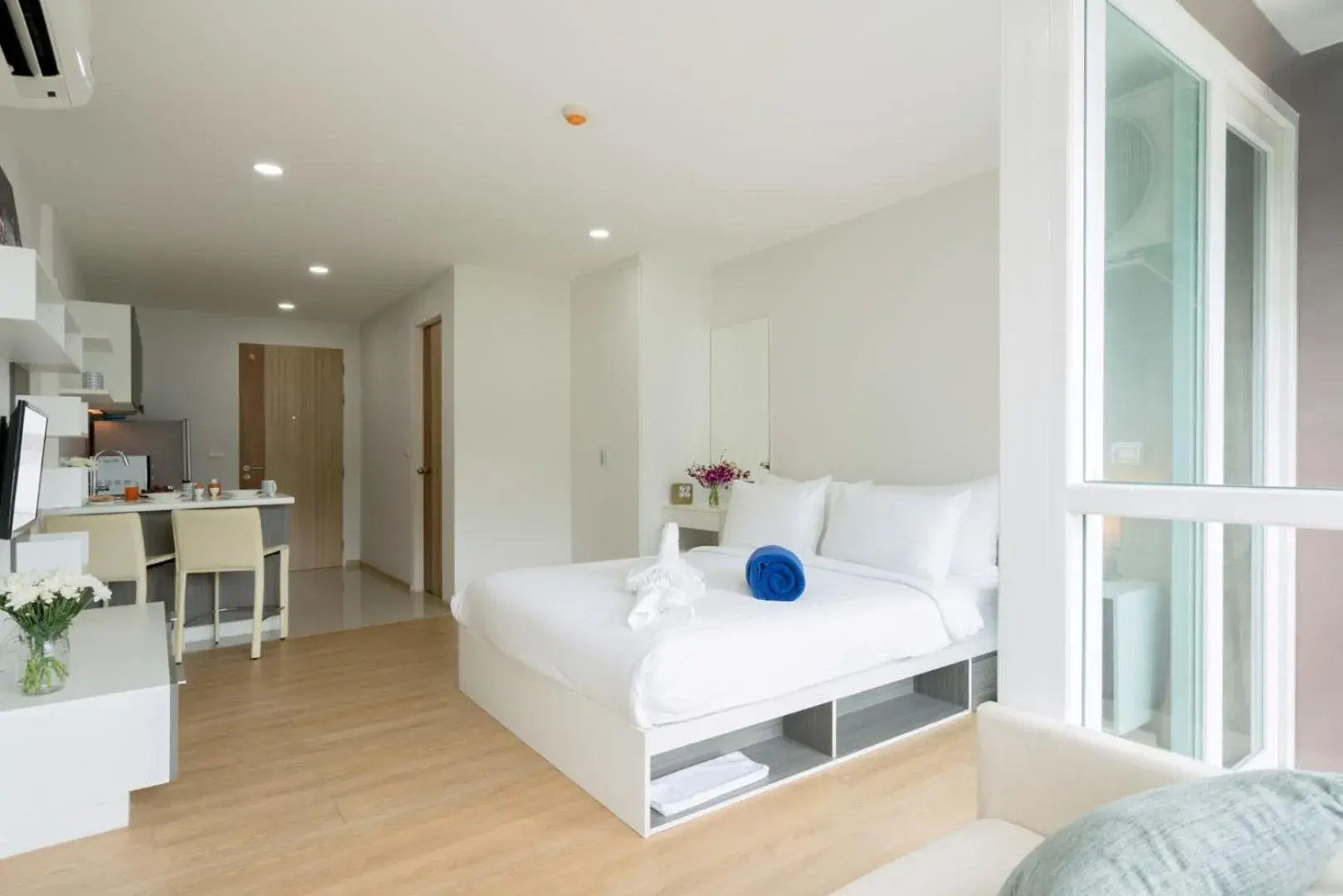 Studio with Balcony in Ozone Condotel by RESAVA Studio with Balcony in Ozone Condotel by RESAVA