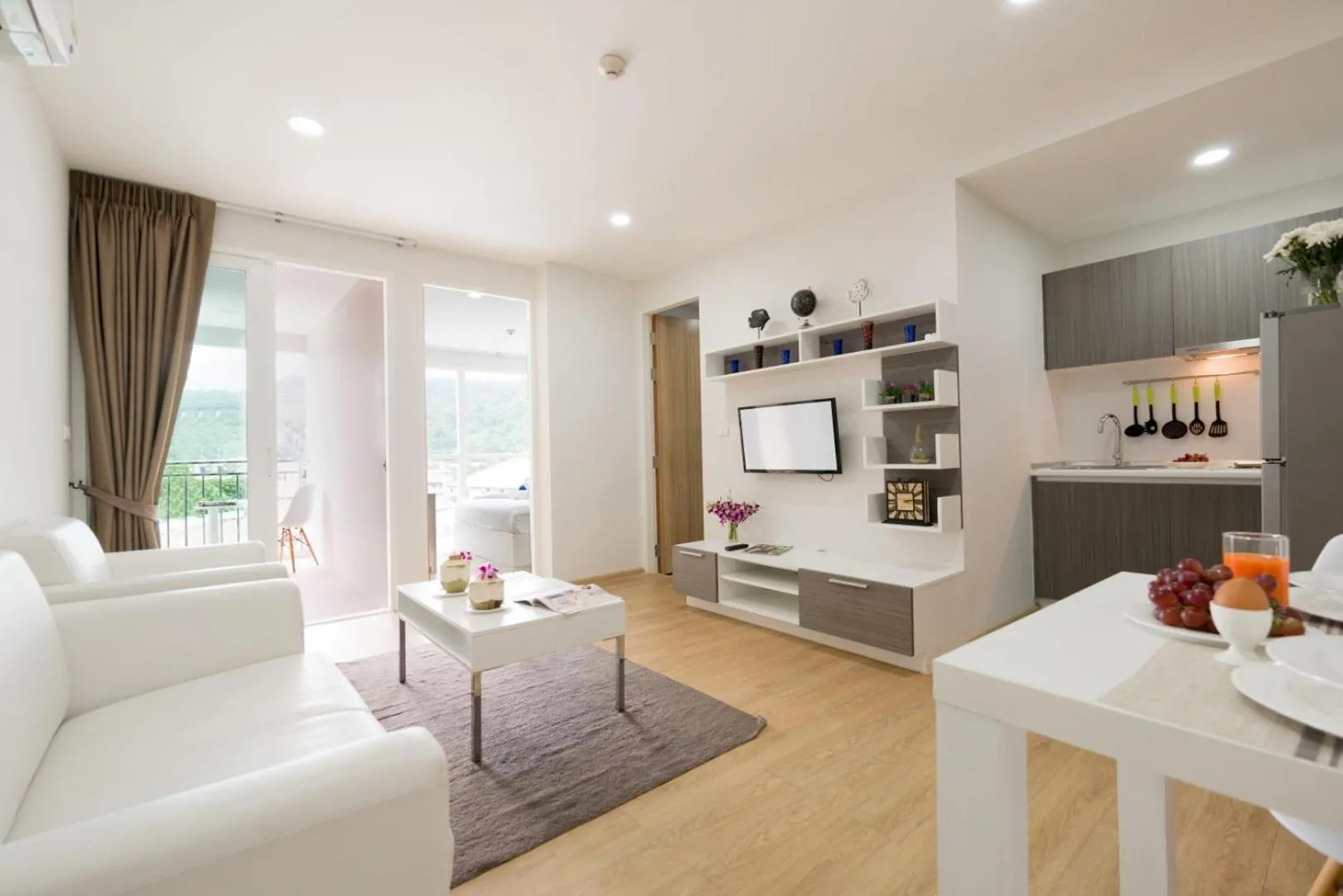 Living room in Ozone Condotel by RESAVA