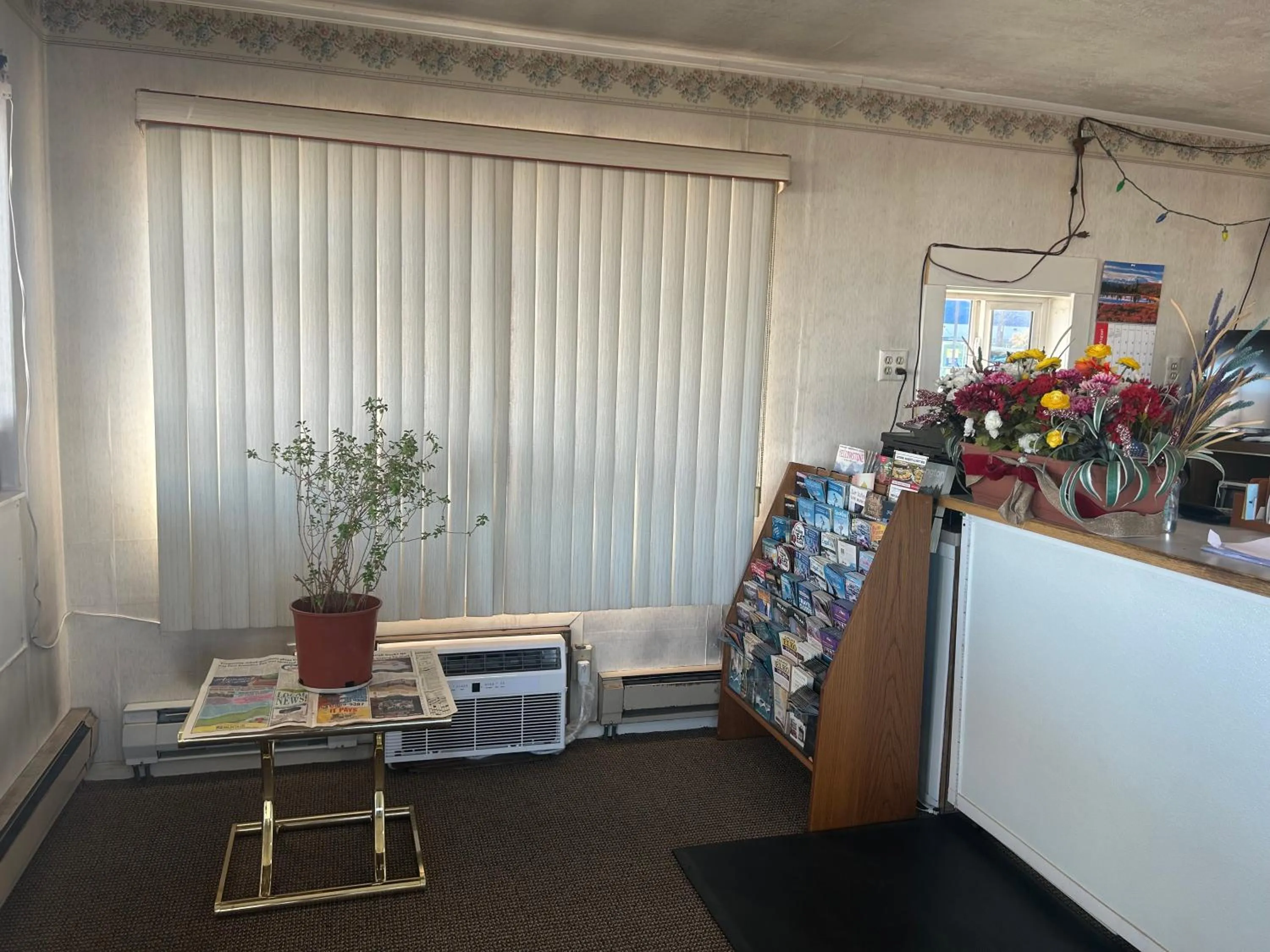 Seating area in Oregon Trail Motel By Townhouse Ontario OR