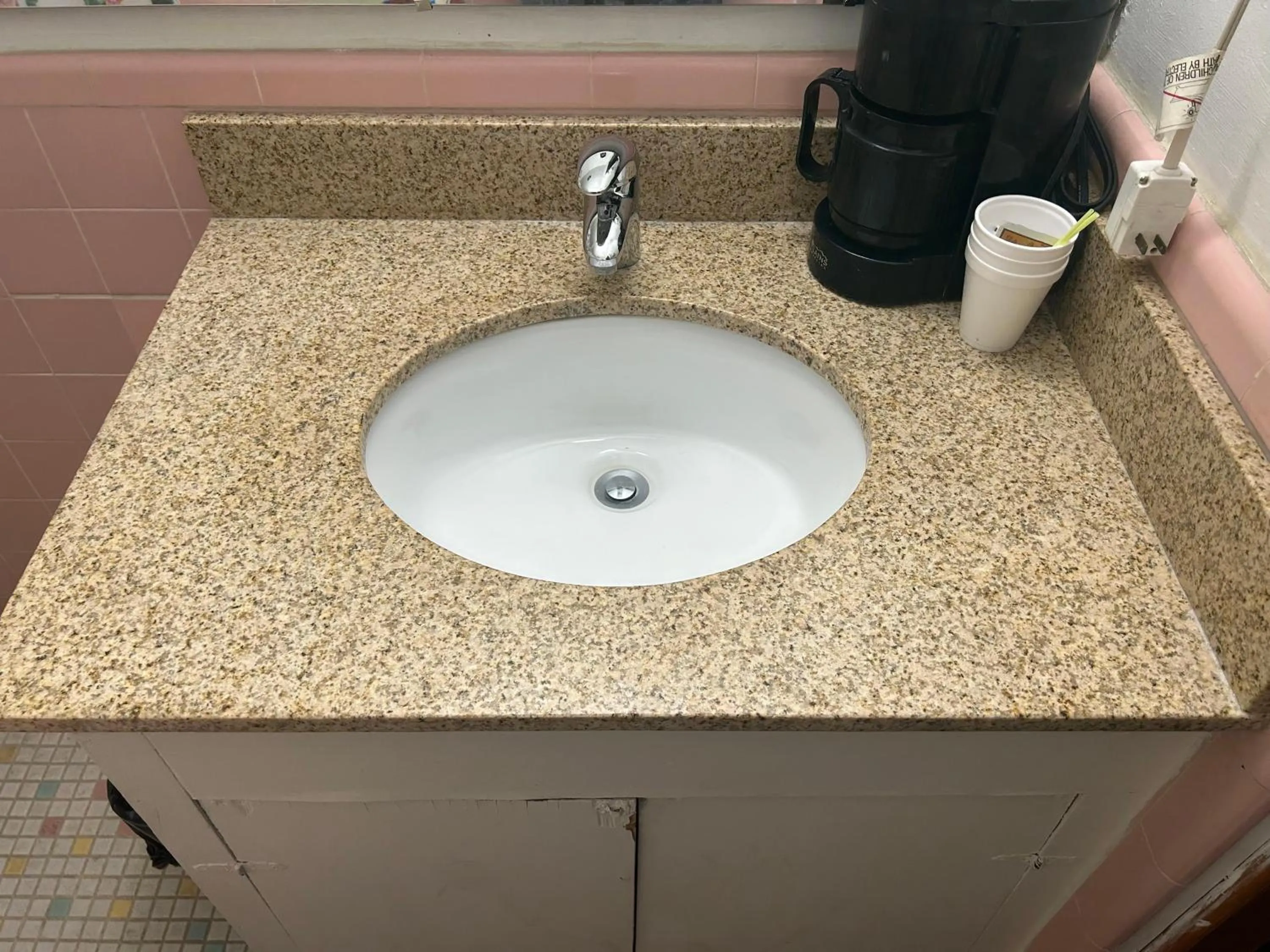 Bathroom in Oregon Trail Motel By Townhouse Ontario OR