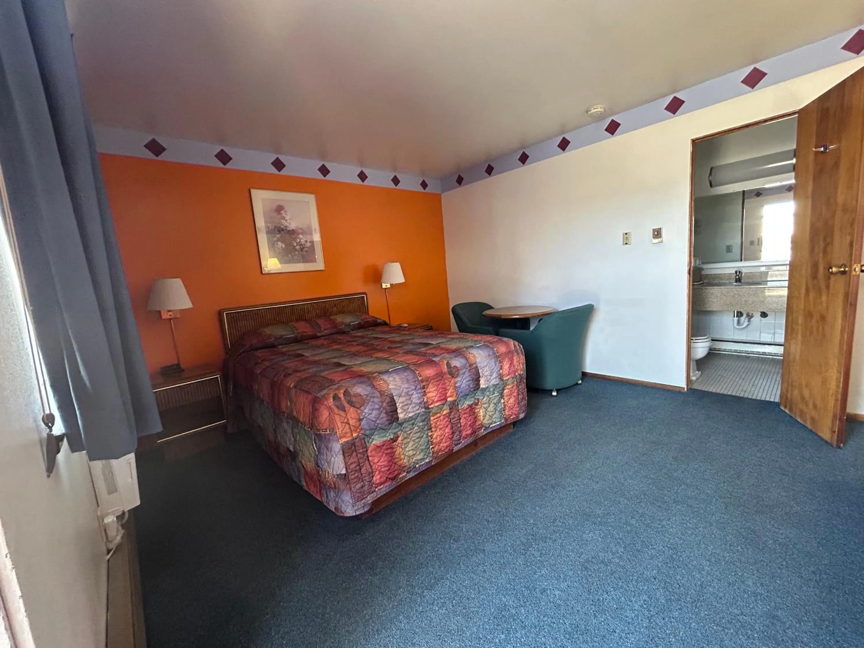 Bedroom, Bed in Oregon Trail Motel By Townhouse Ontario OR