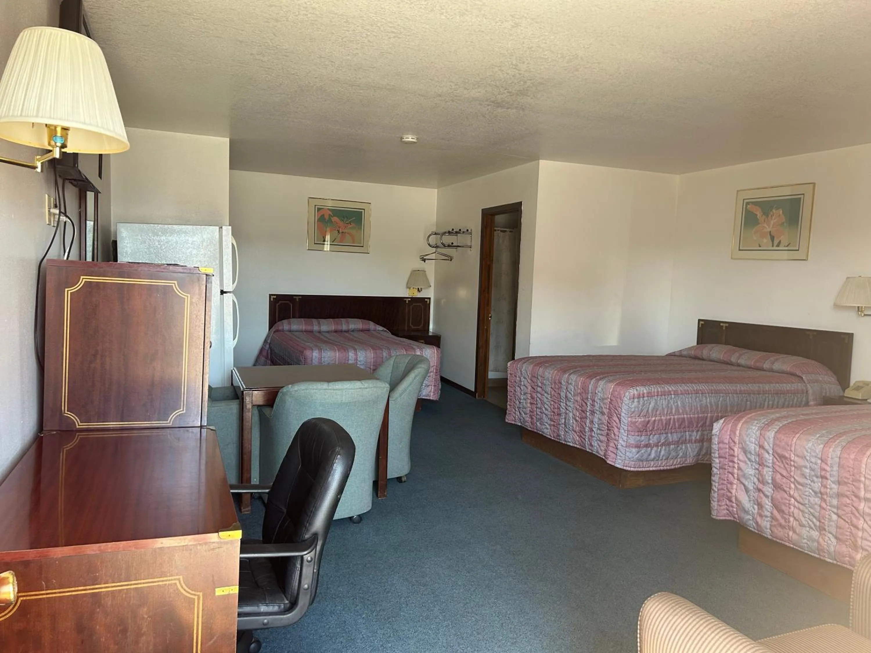 Bedroom, Bed in Oregon Trail Motel By Townhouse Ontario OR