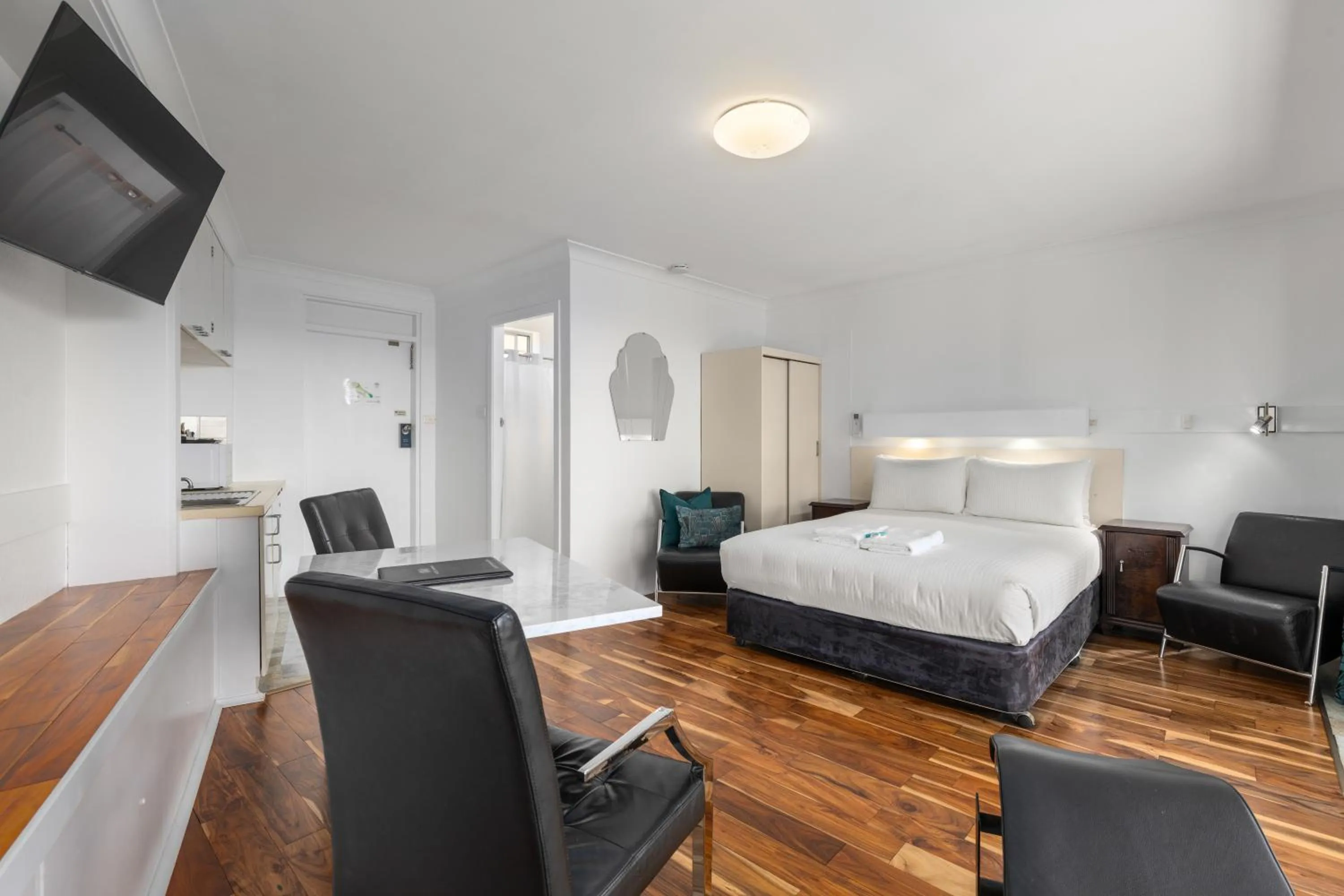 Photo of the whole room, Bed in Motel Miramar