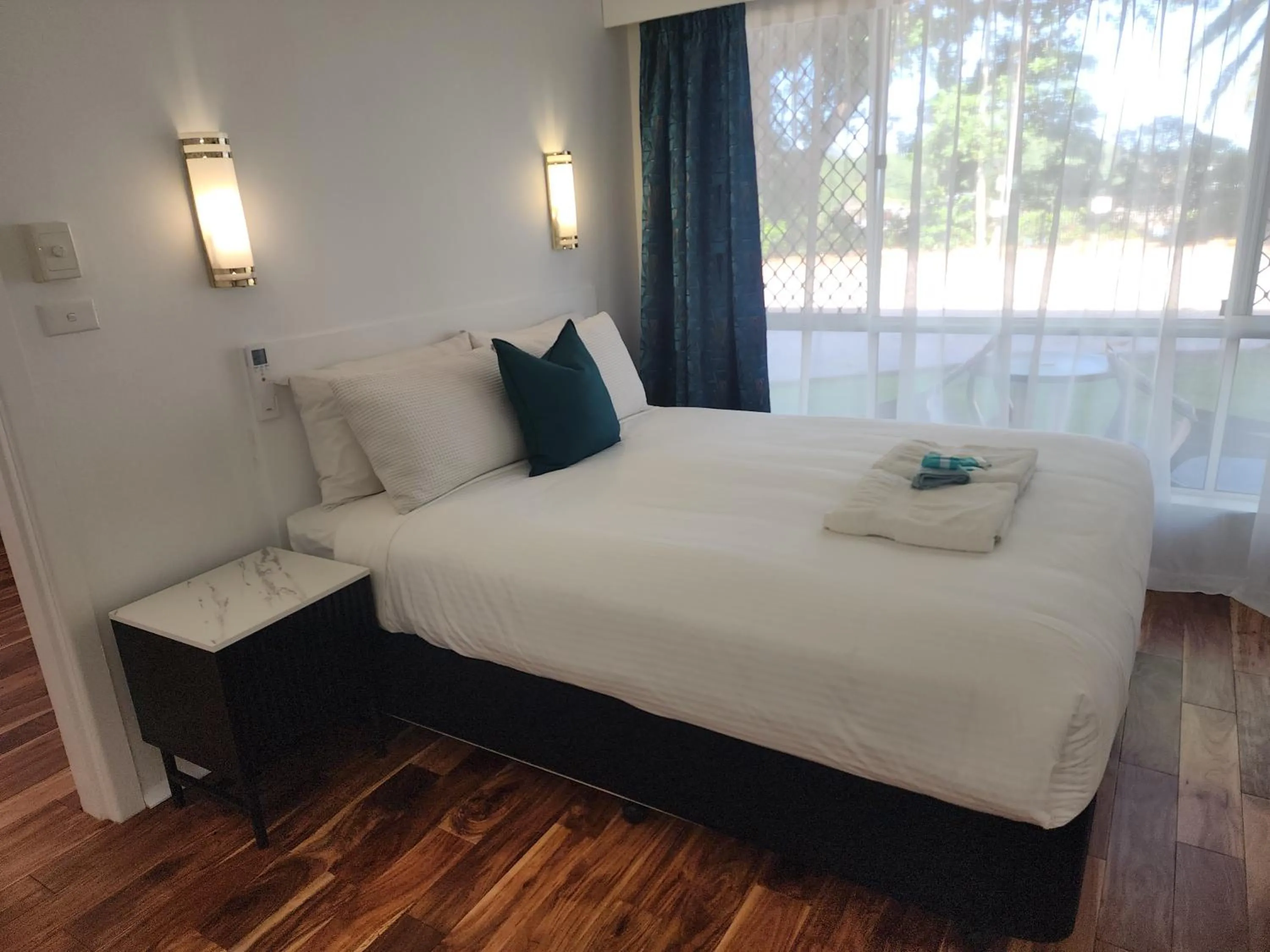 Bedroom, Bed in Motel Miramar