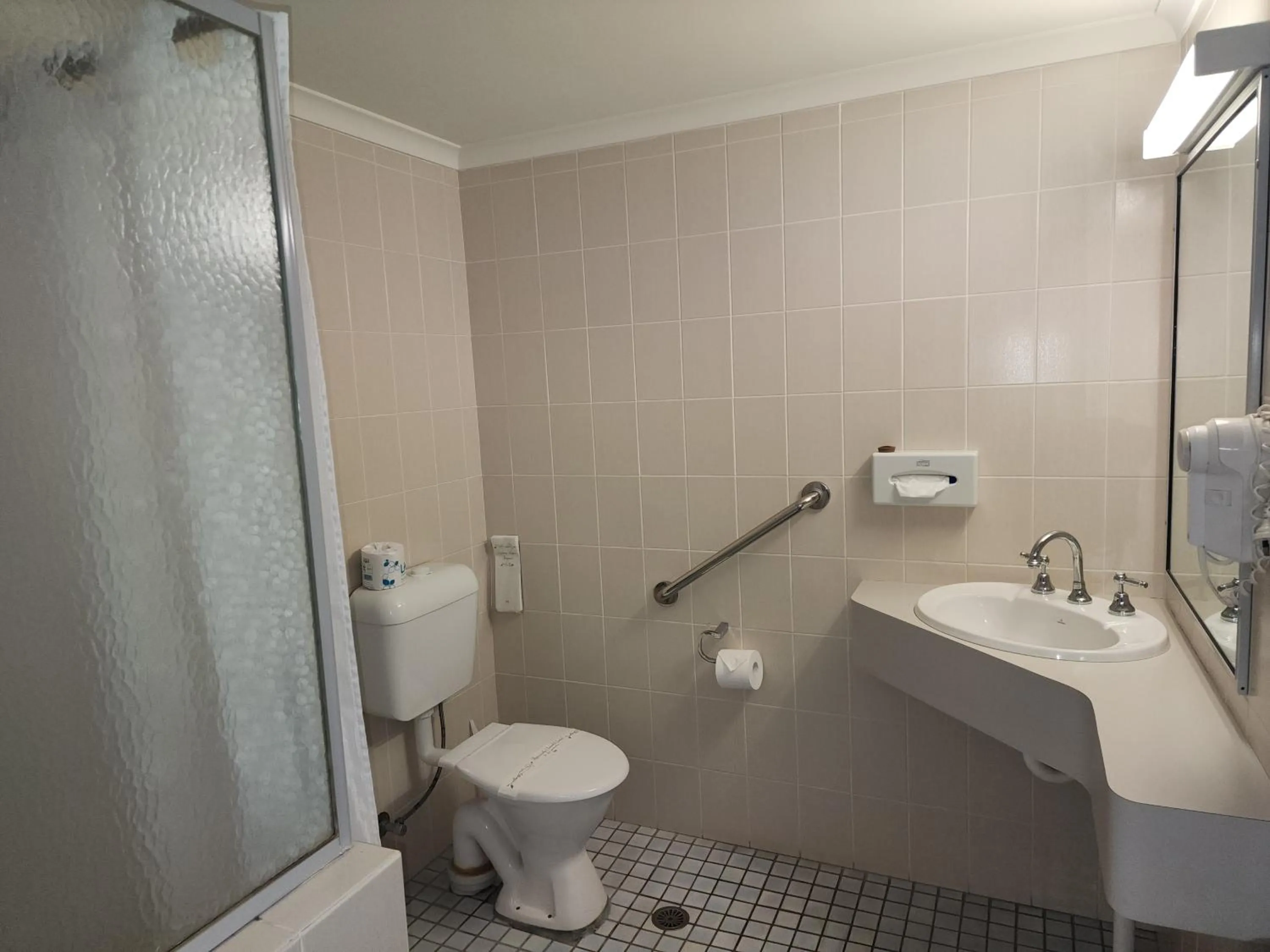 Bathroom in Motel Miramar