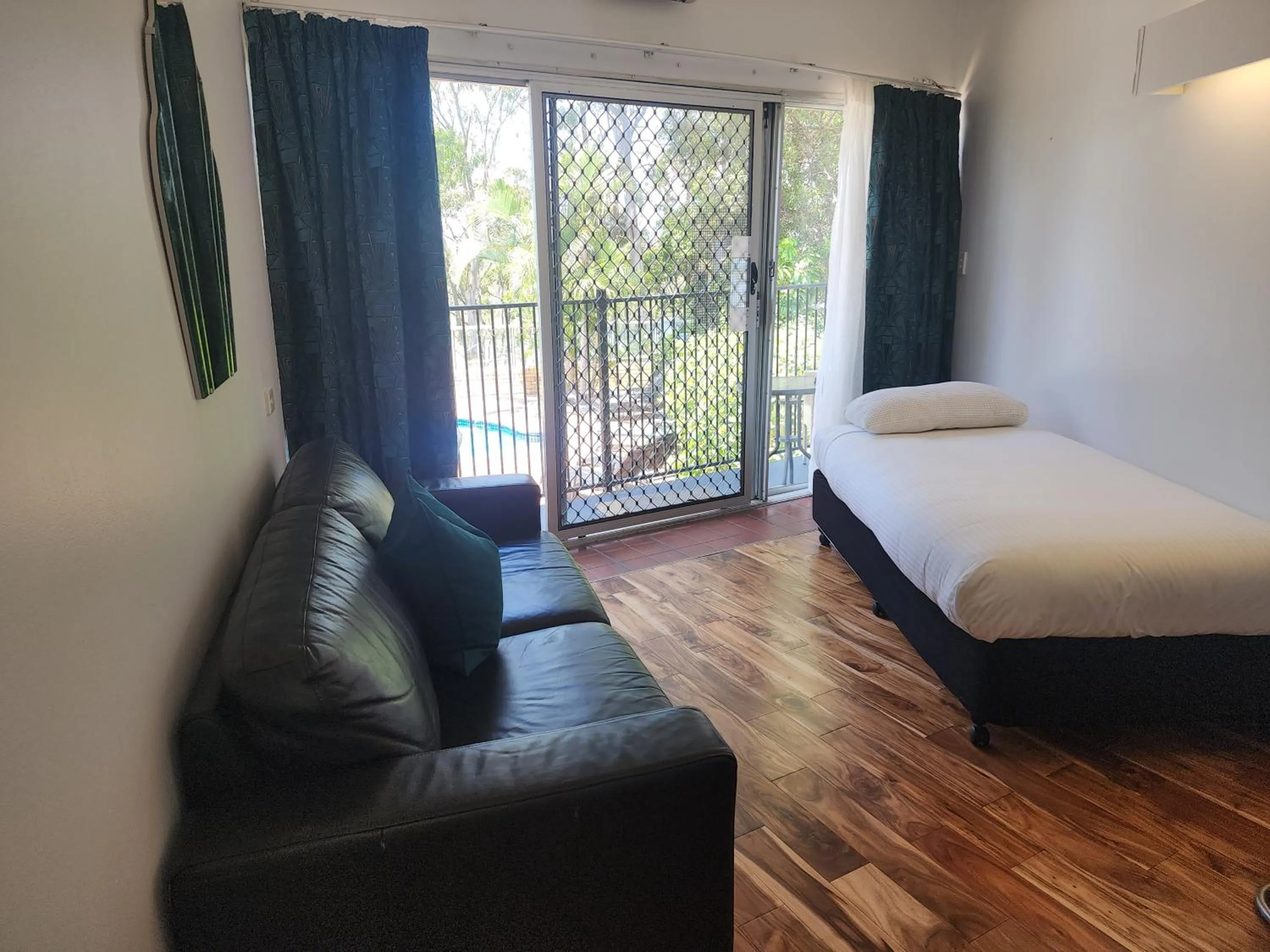 Living room, Bed in Motel Miramar