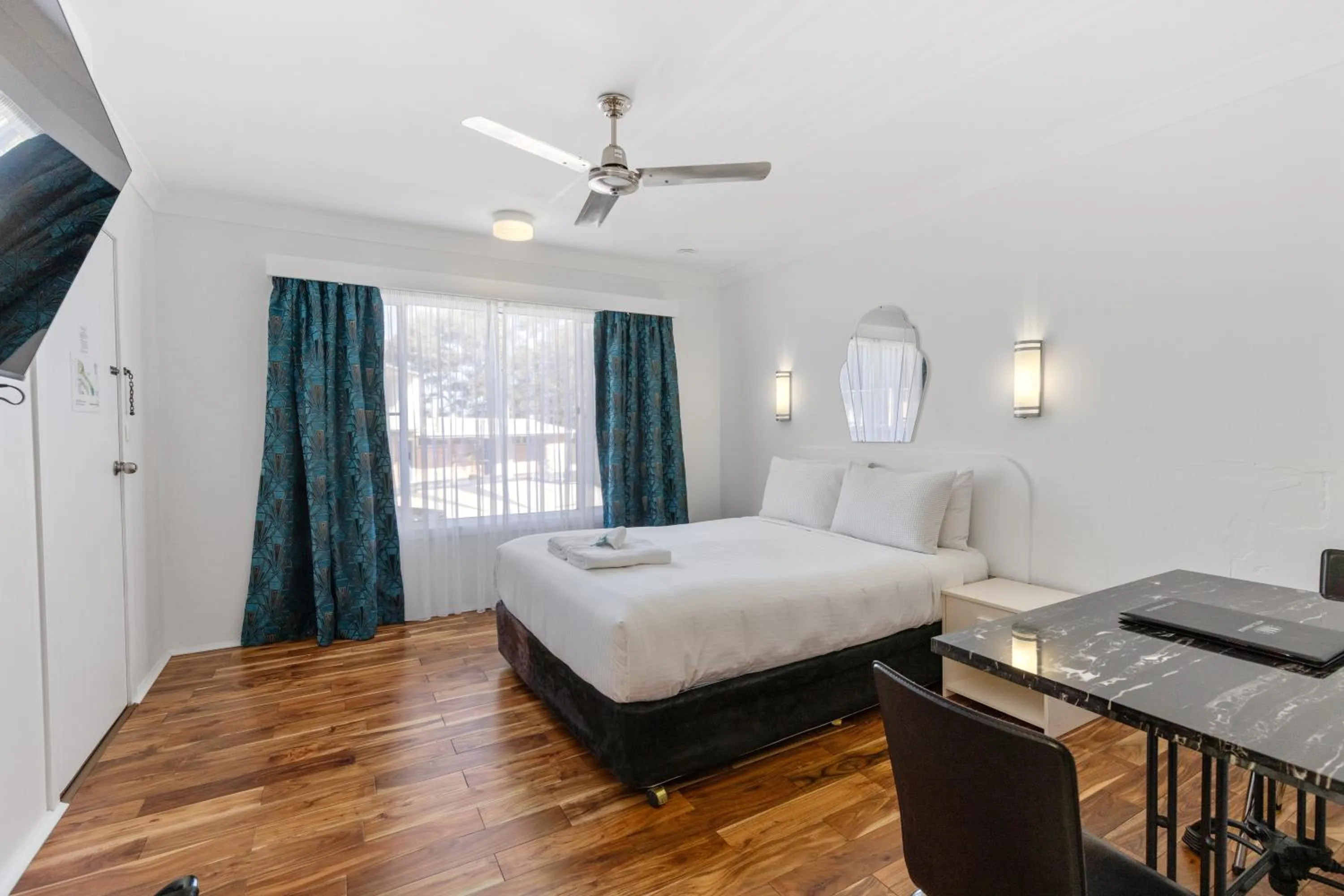 Photo of the whole room, Bed in Motel Miramar