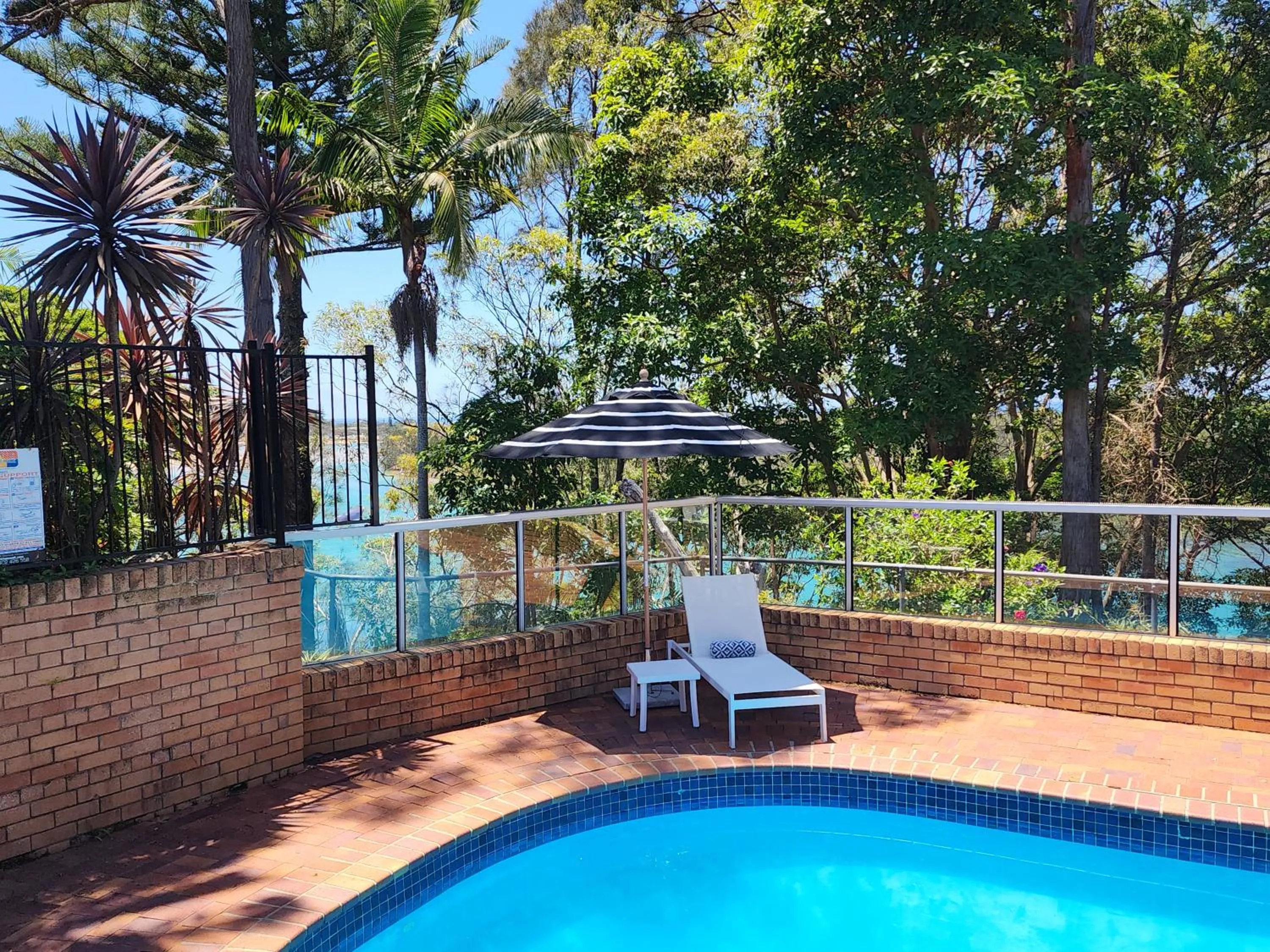 Swimming pool in Motel Miramar