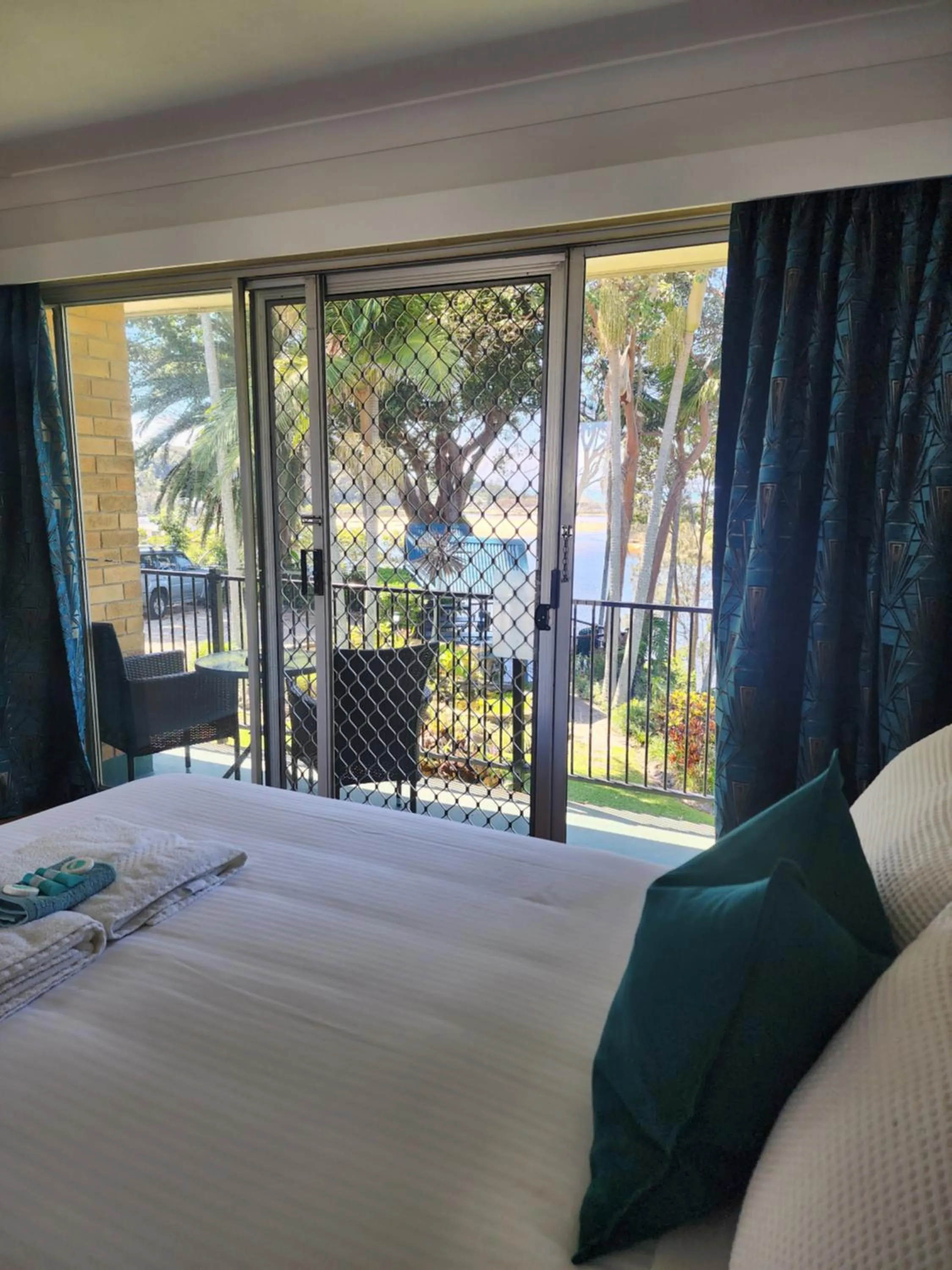 Bedroom, Bed in Motel Miramar