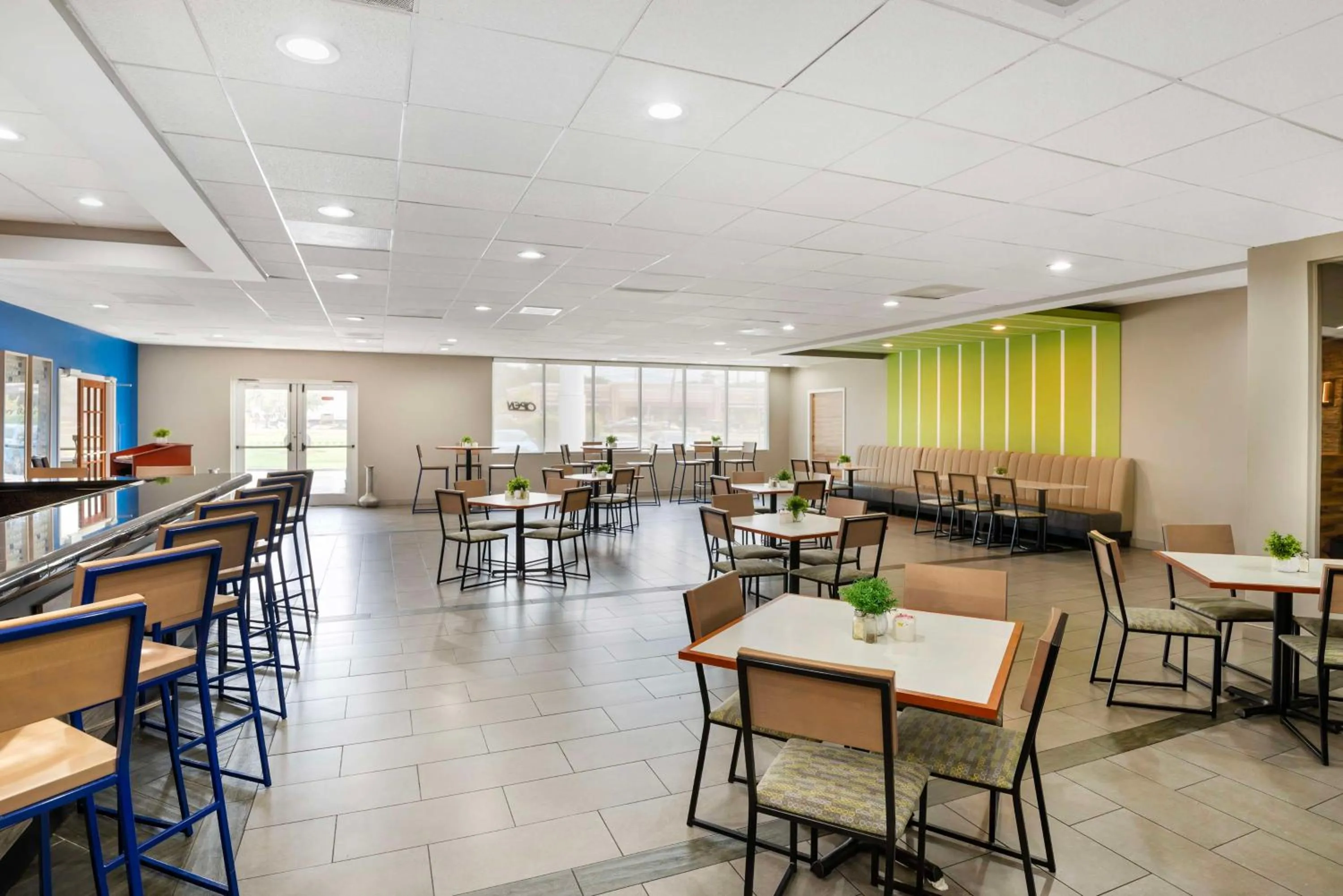 Restaurant/places to eat in Best Western Premier Richmond City Gateway