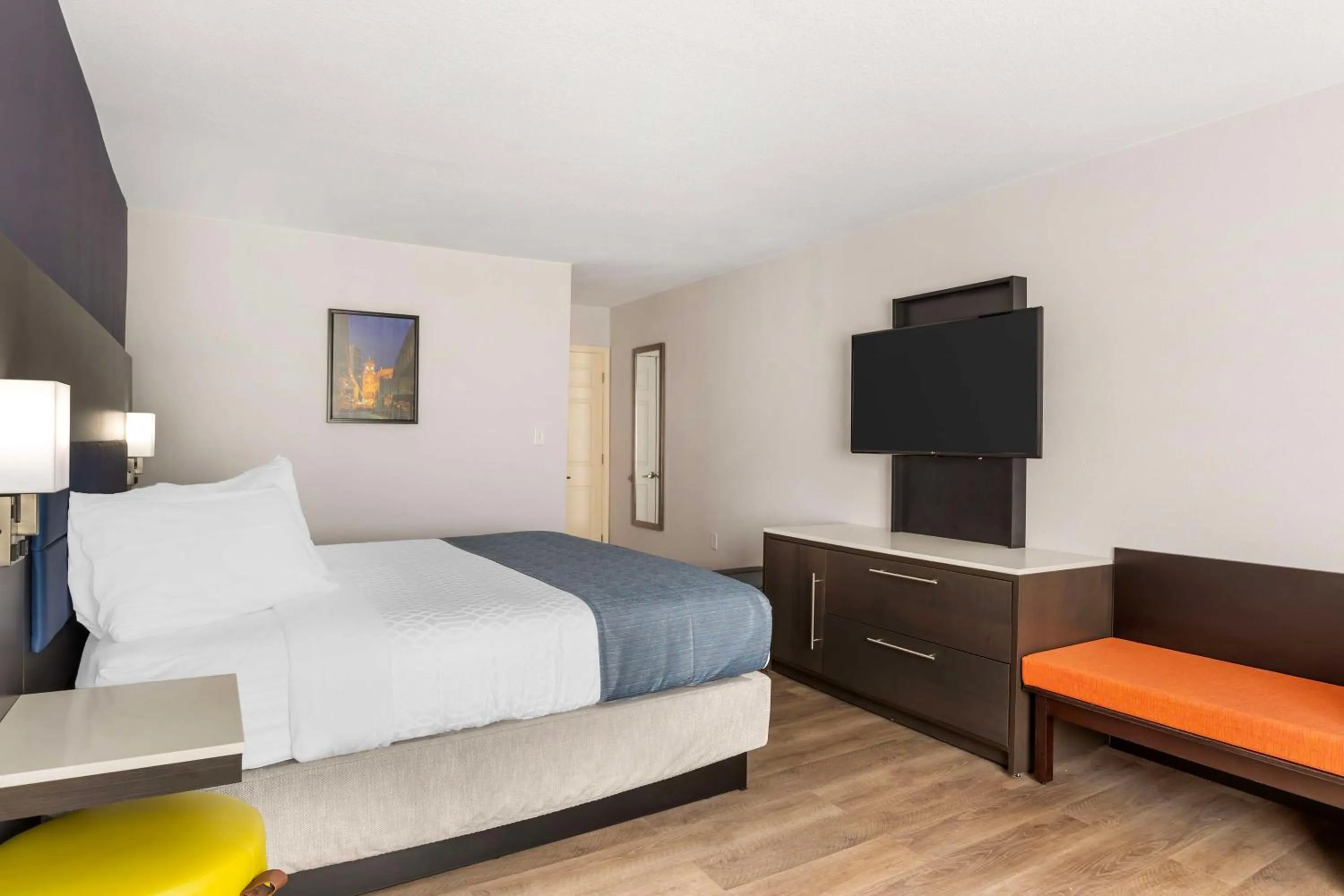 Bedroom, Bed in Best Western Premier Richmond City Gateway