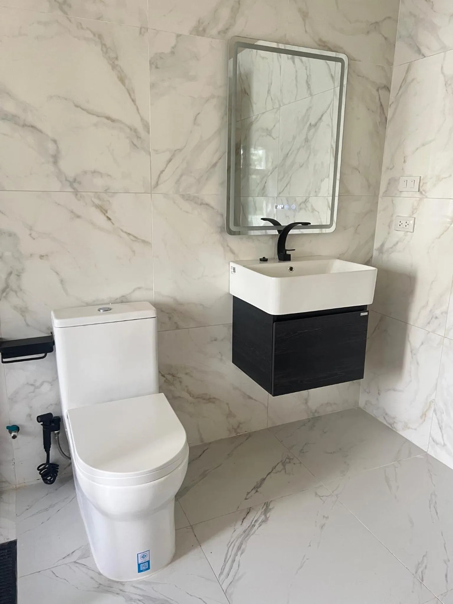 Toilet in V20 Boutique Jacuzzi Hotel