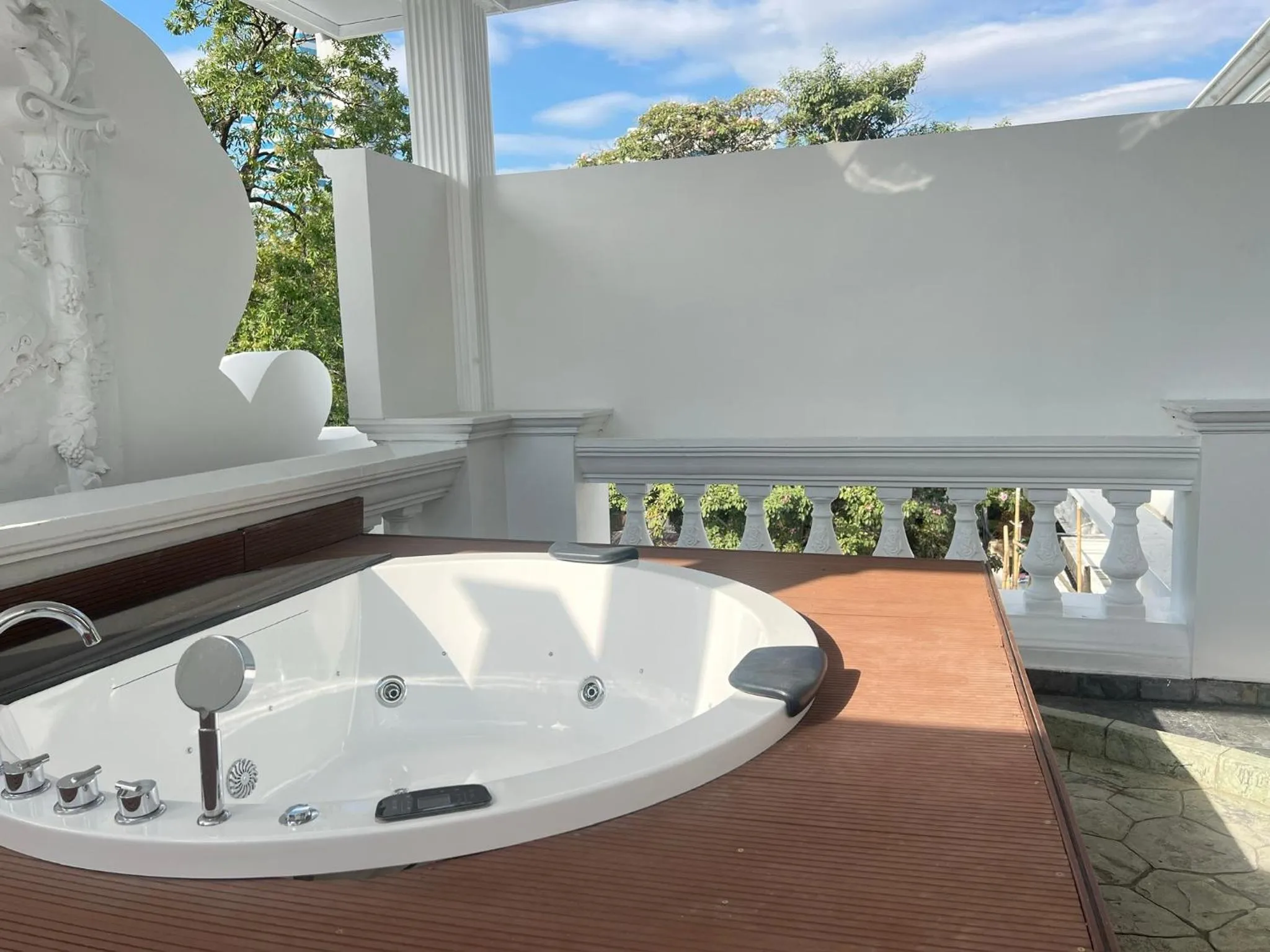 Bathroom in V20 Boutique Jacuzzi Hotel