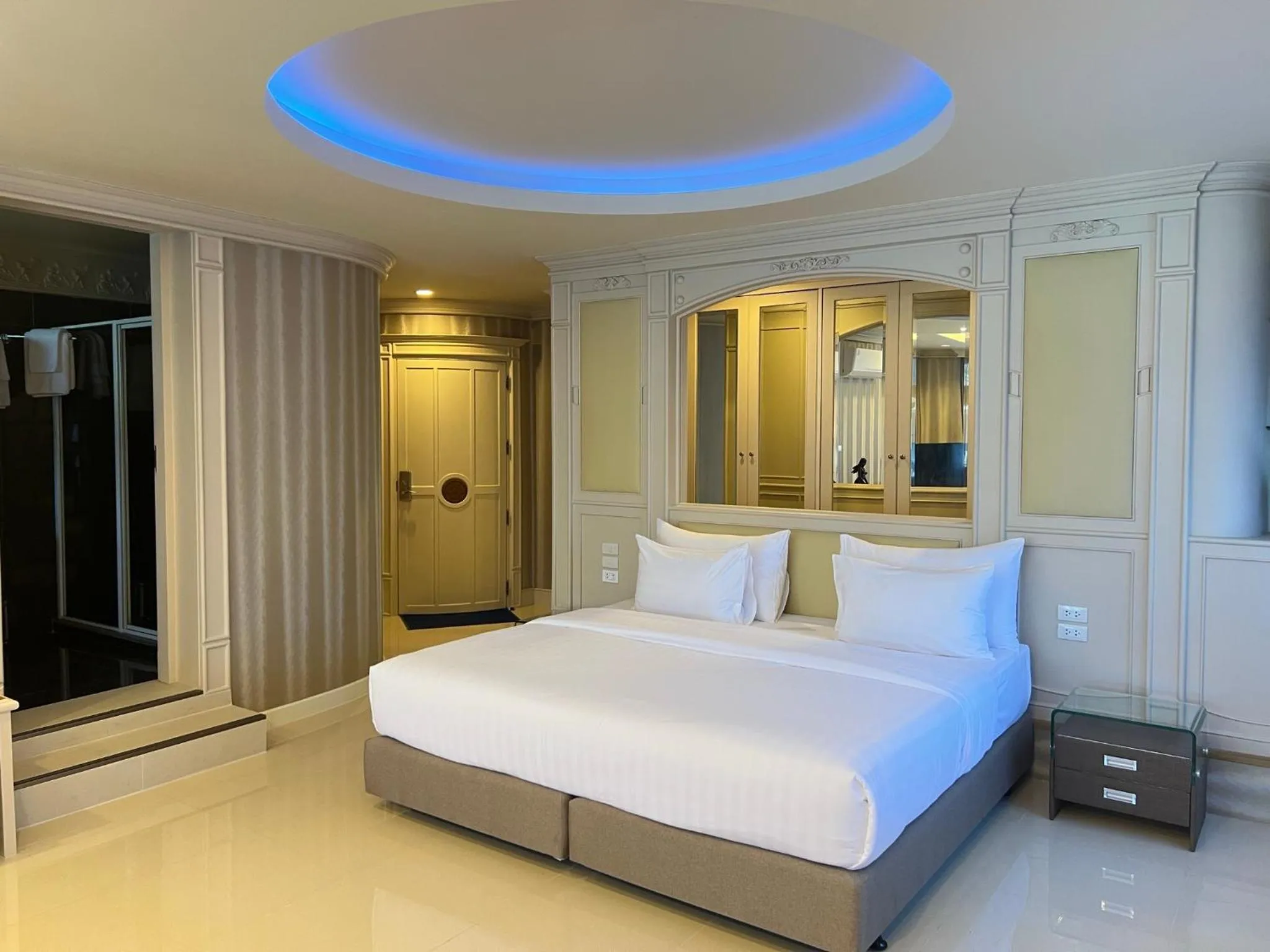 Photo of the whole room, Bed in V20 Boutique Jacuzzi Hotel