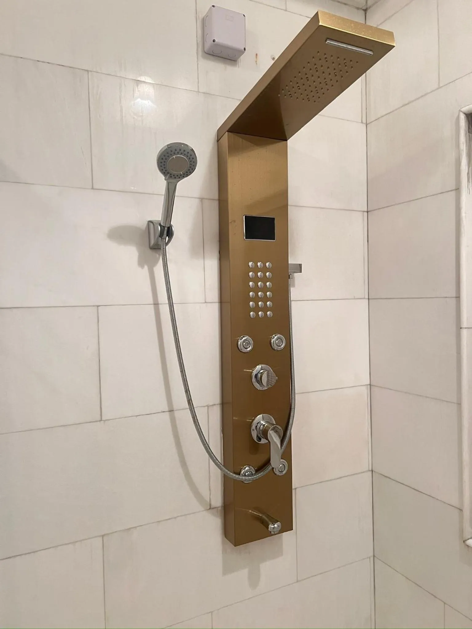 Shower in V20 Boutique Jacuzzi Hotel