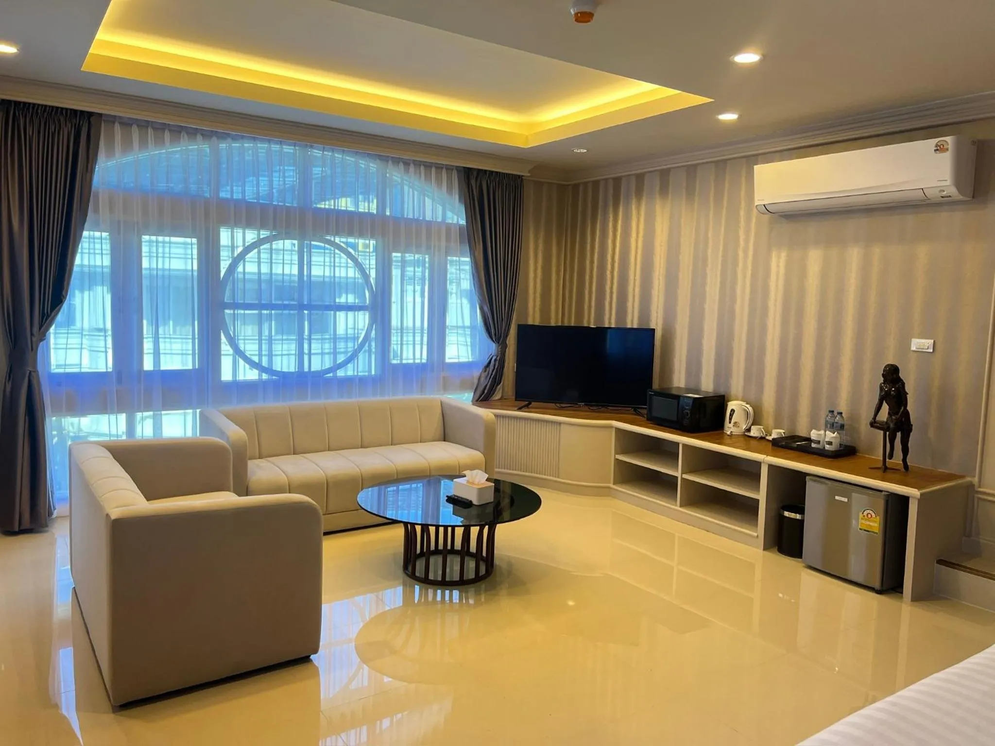 Living room in V20 Boutique Jacuzzi Hotel