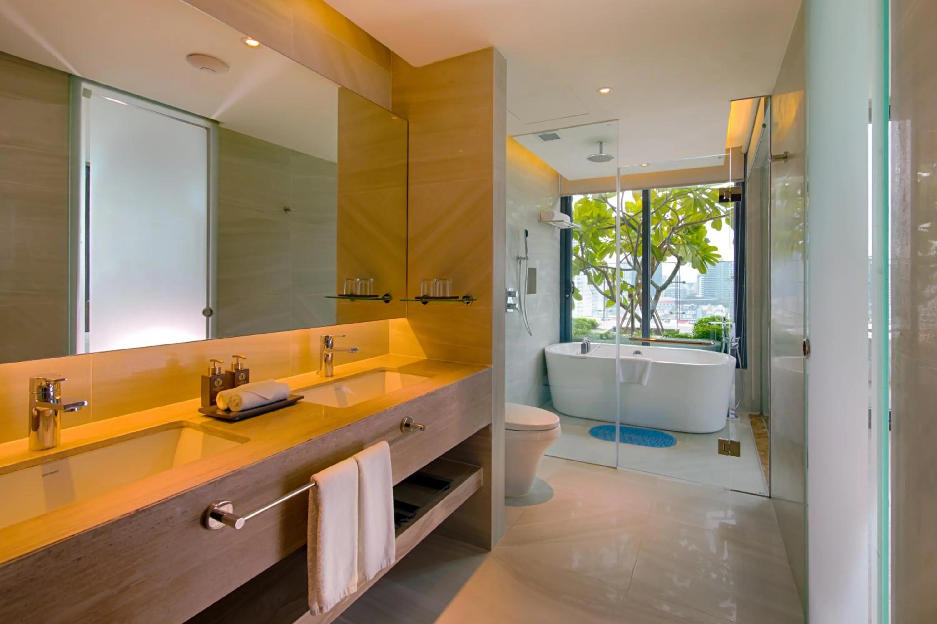 Bathroom in New Orient Hotel Da Nang