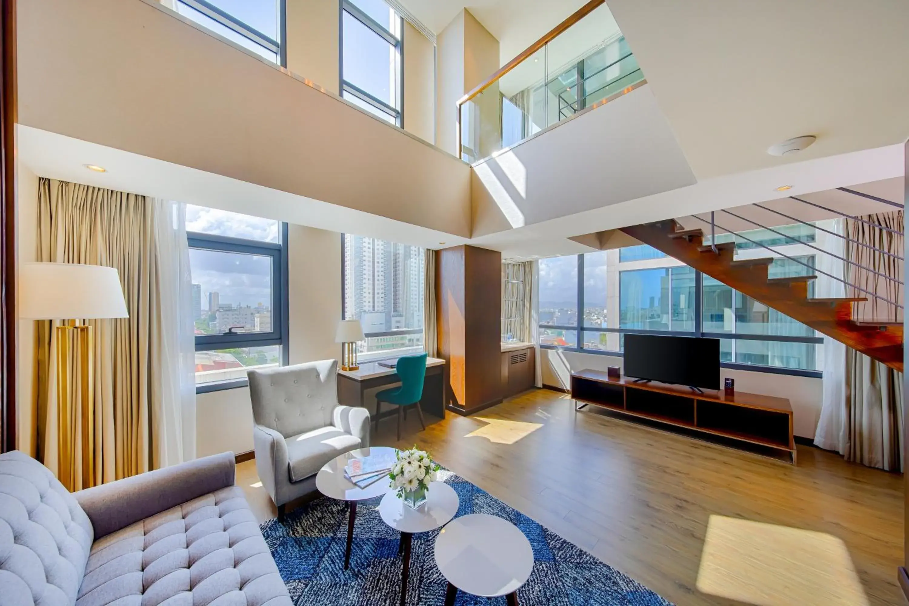 Loft with Bathtub in New Orient Hotel Da Nang Loft with Bathtub in New Orient Hotel Da Nang