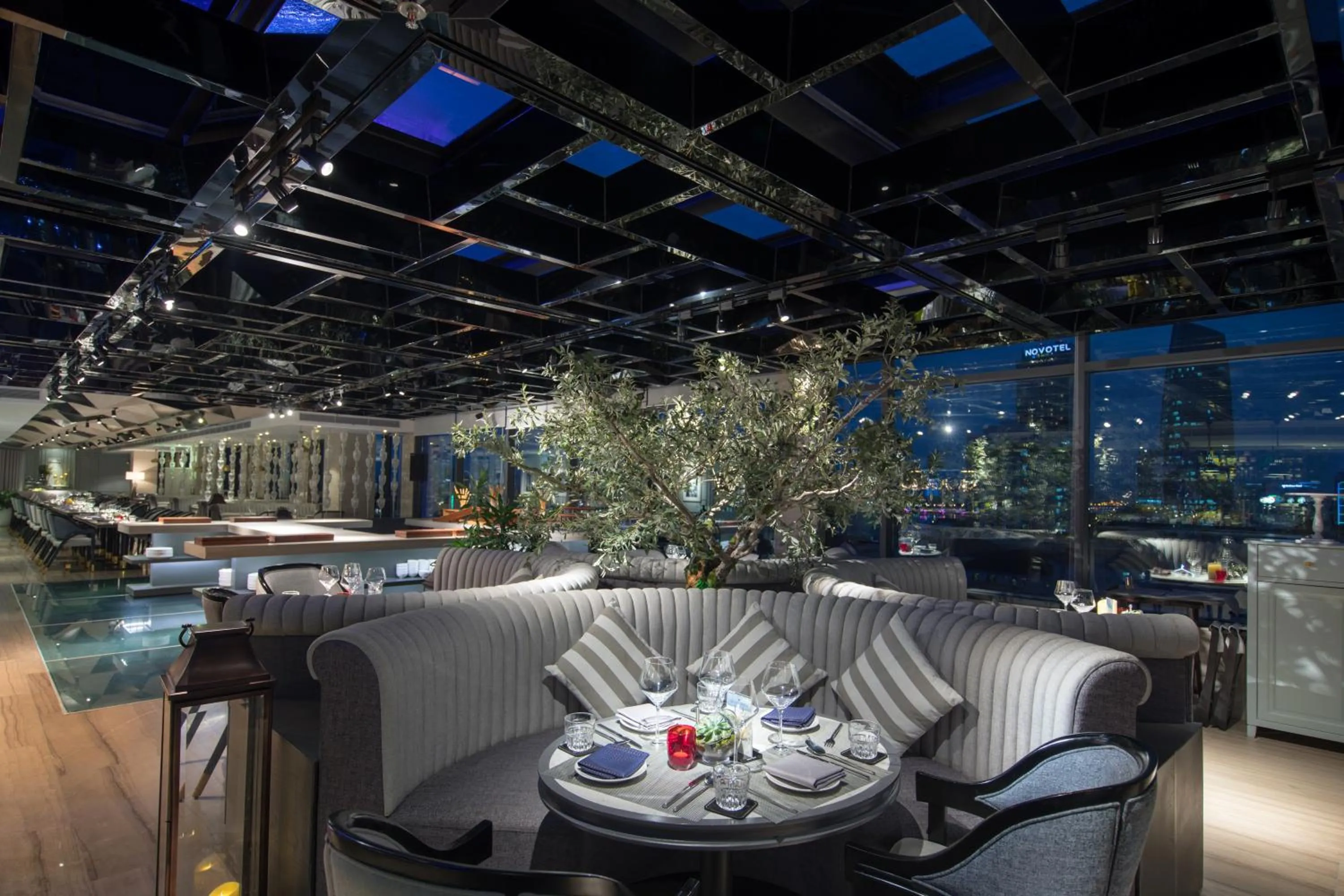 Restaurant/places to eat in New Orient Hotel Da Nang