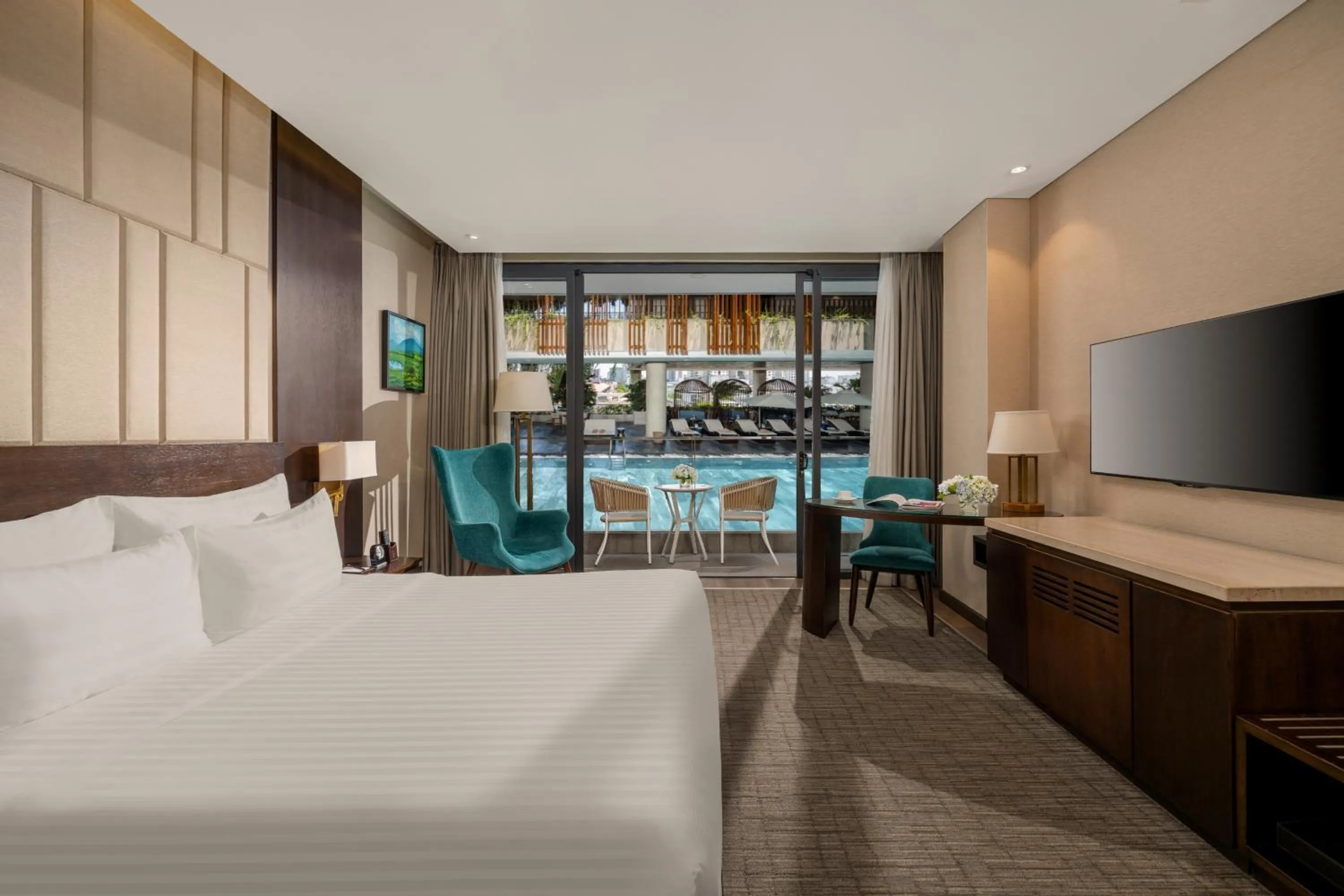 View (from property/room), Bed in New Orient Hotel Da Nang