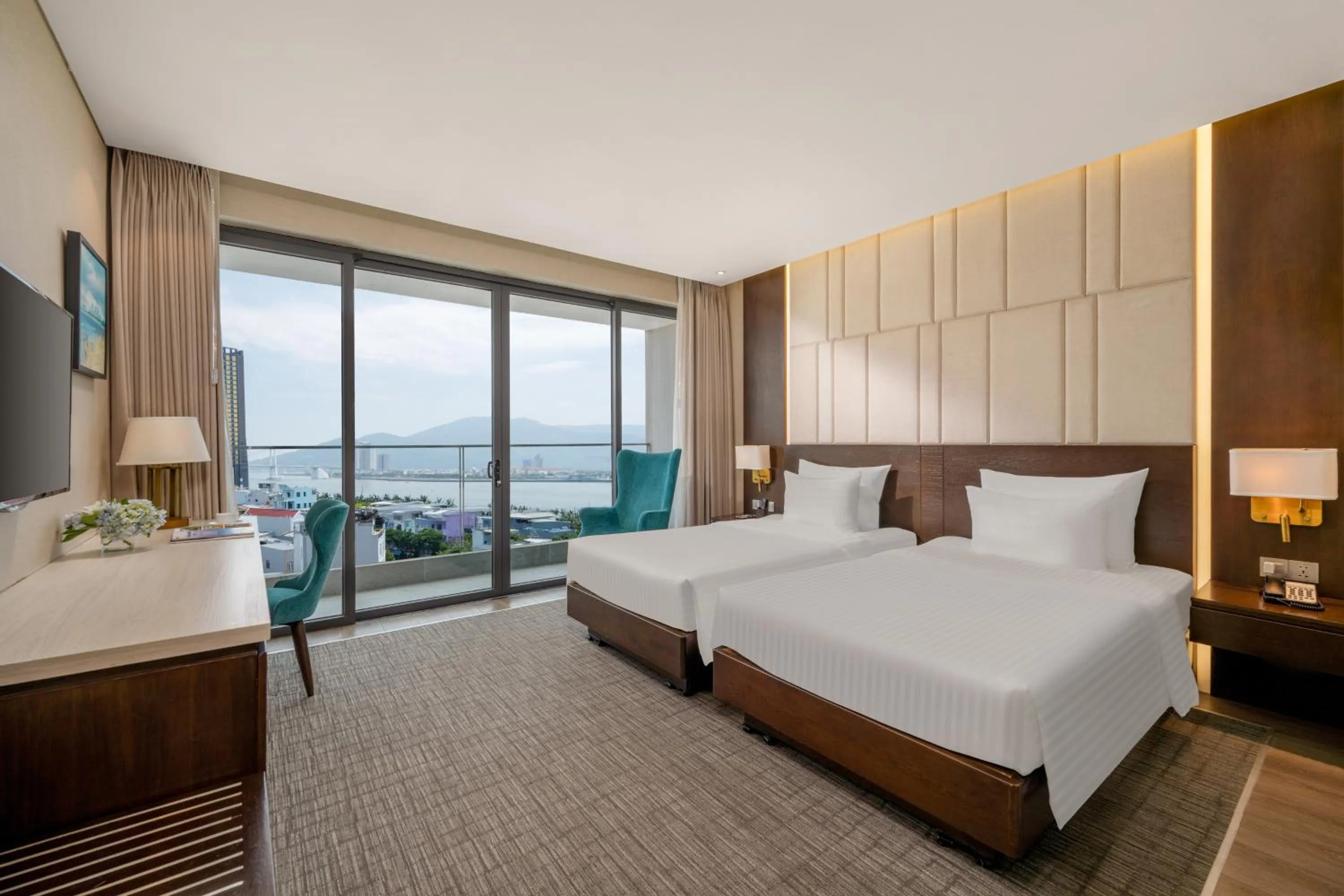 Photo of the whole room, Bed in New Orient Hotel Da Nang