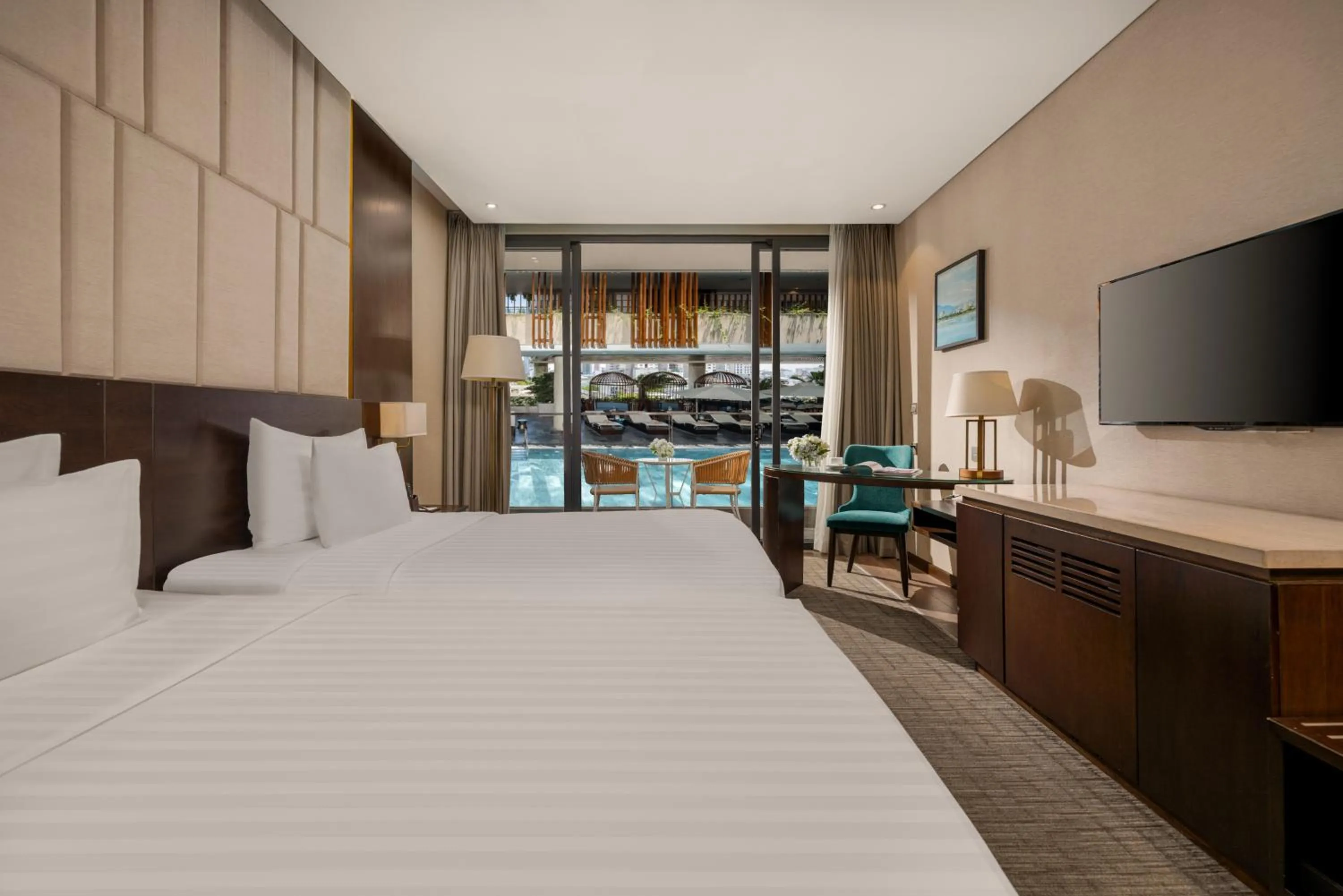 View (from property/room), Bed in New Orient Hotel Da Nang