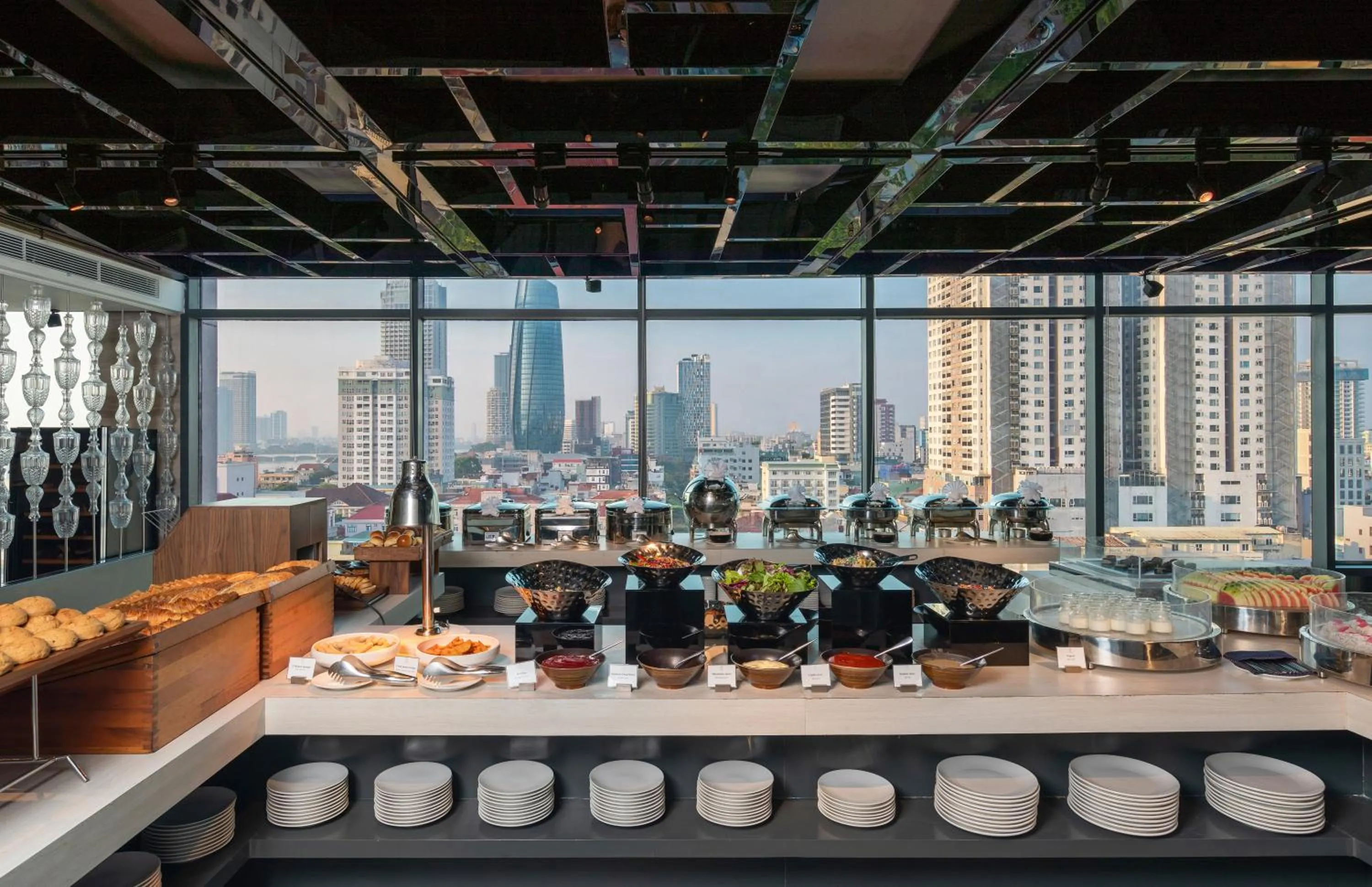 Restaurant/places to eat in New Orient Hotel Da Nang