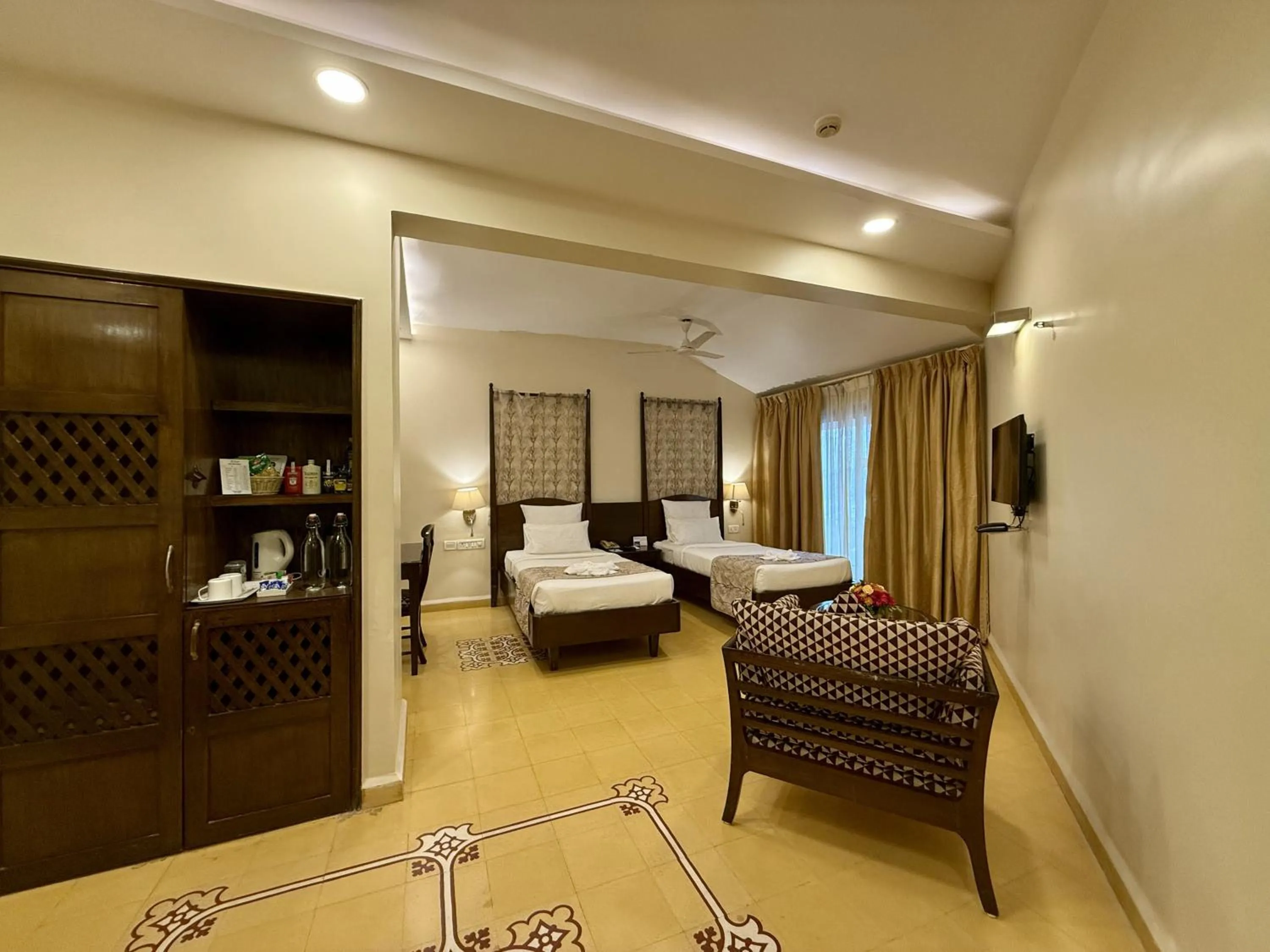 Photo of the whole room, Bed in The Crown Goa