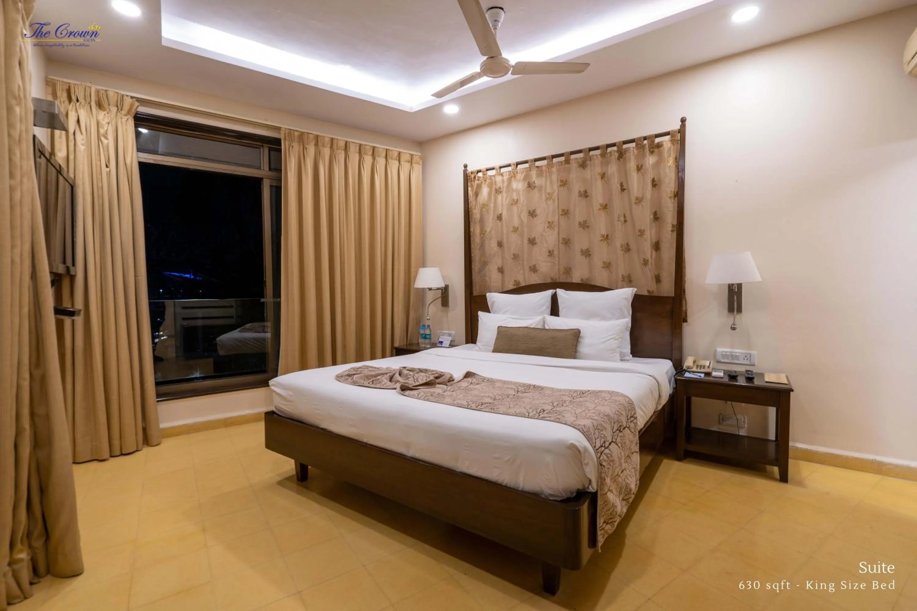 Photo of the whole room, Bed in The Crown Goa