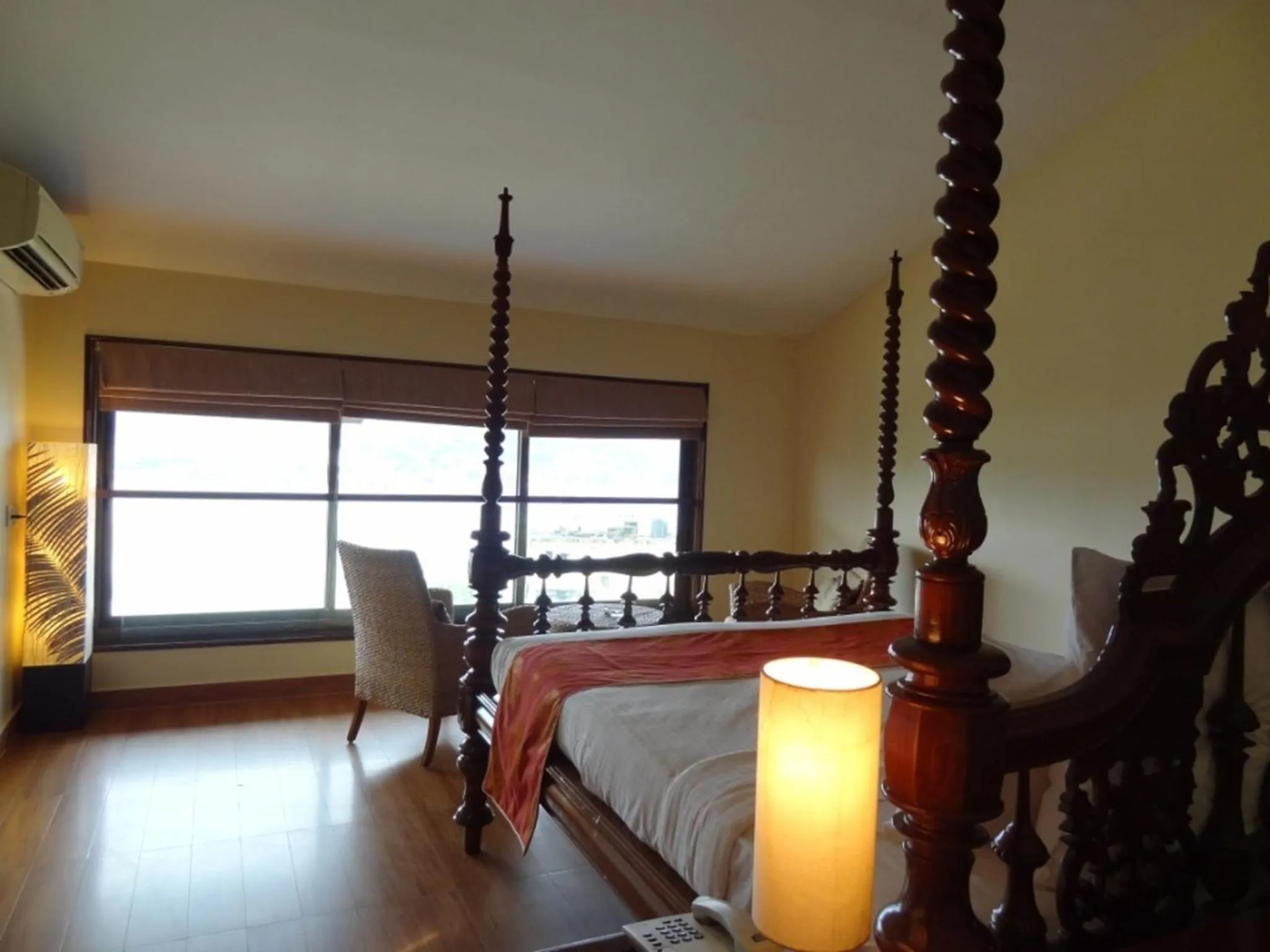 Photo of the whole room, Bed in The Crown Goa