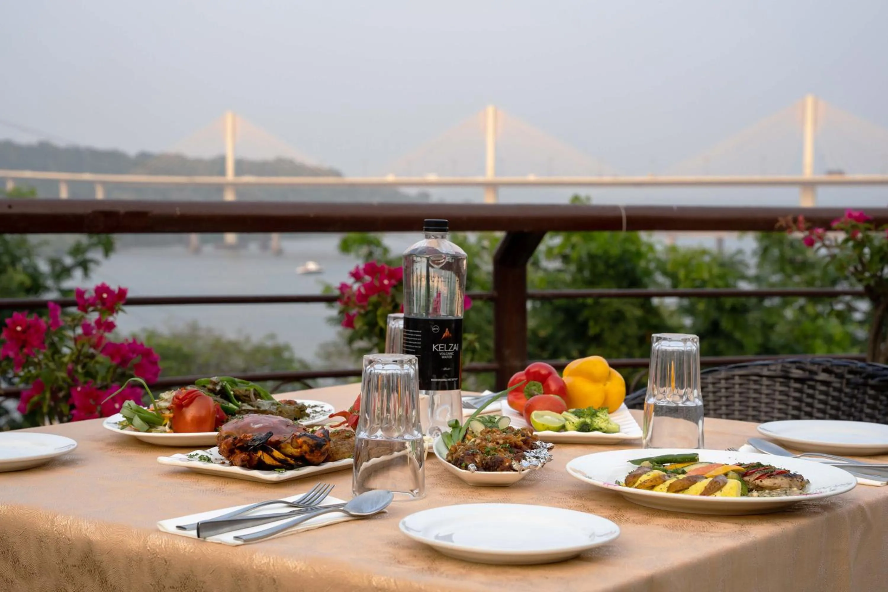 Food and drinks in The Crown Goa