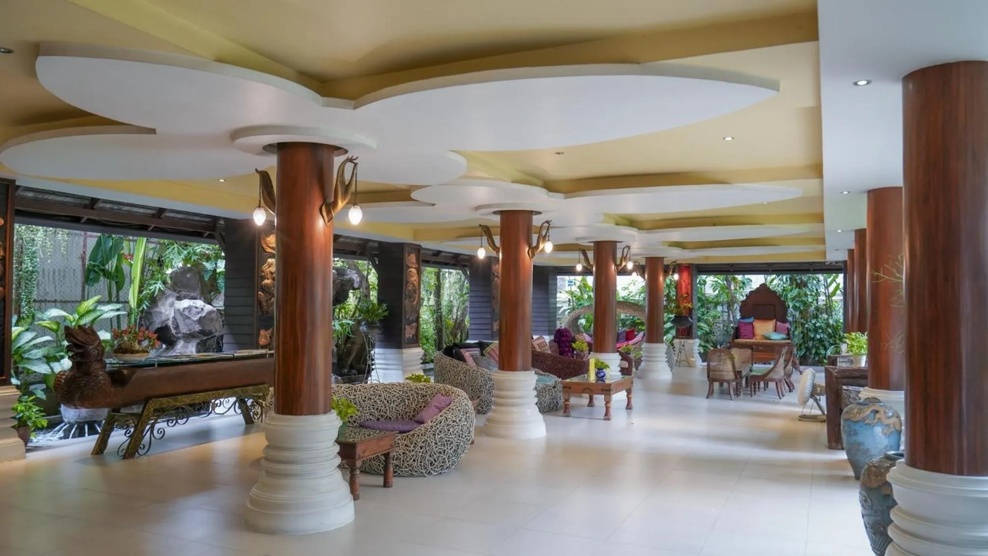 Seating area in Kodchasri Thani Hotel Chiangmai