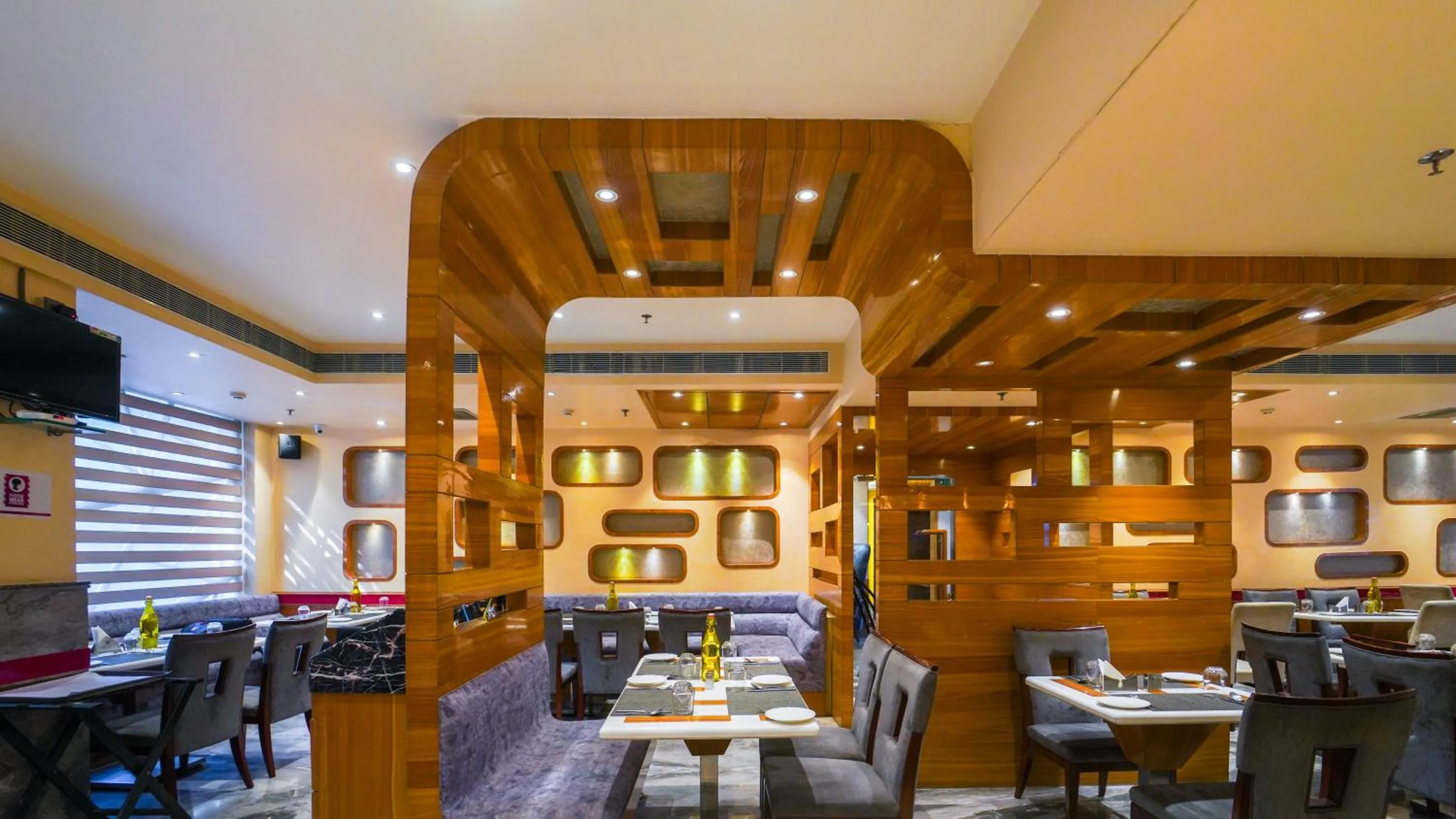 Restaurant/places to eat in Regenta Central the Crystal Kanpur,