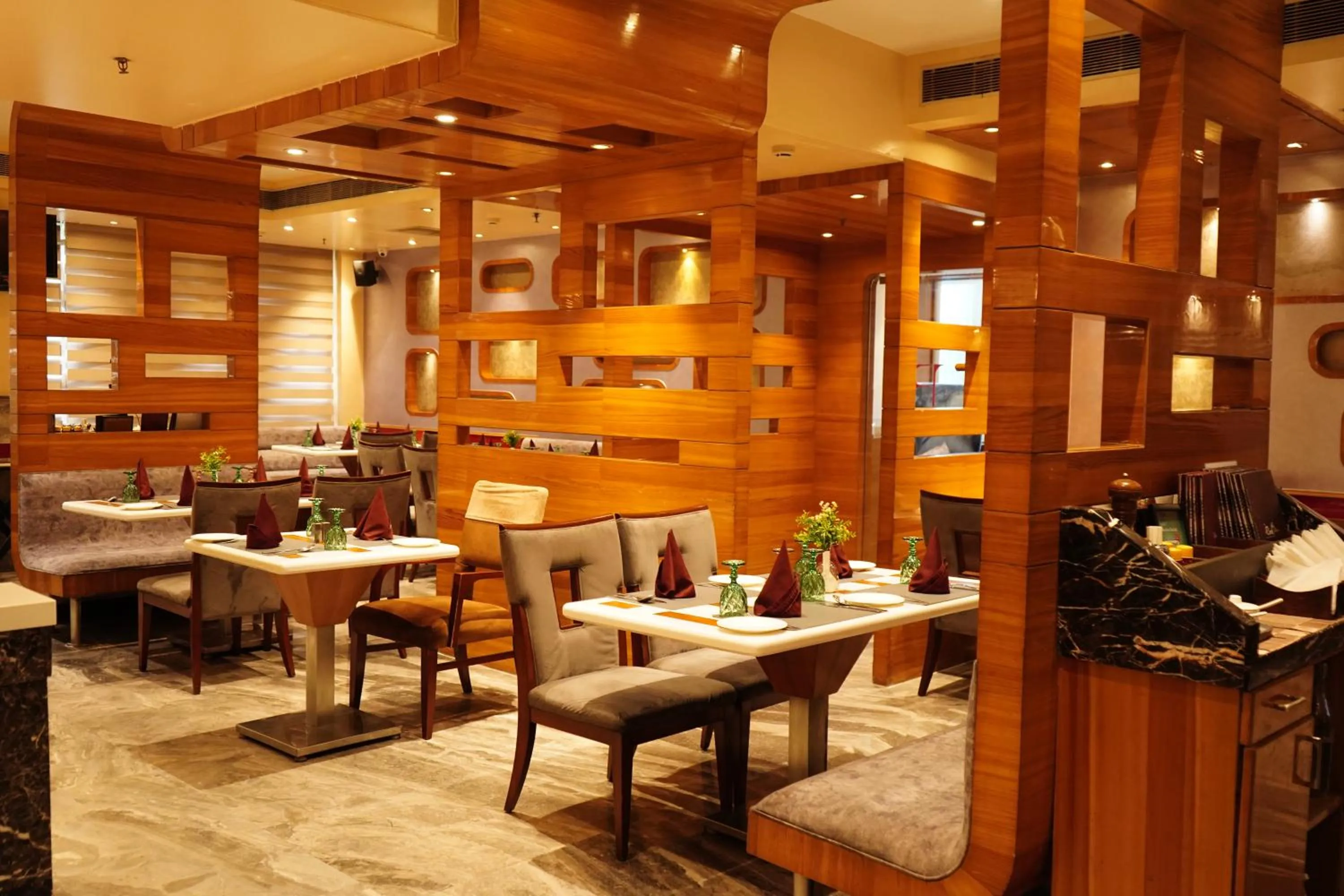 Restaurant/places to eat in Regenta Central the Crystal Kanpur,