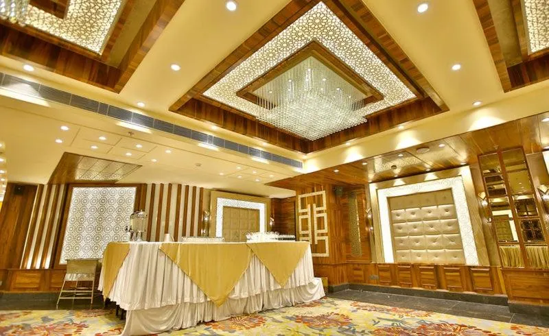 Banquet/Function facilities in Regenta Central the Crystal Kanpur,