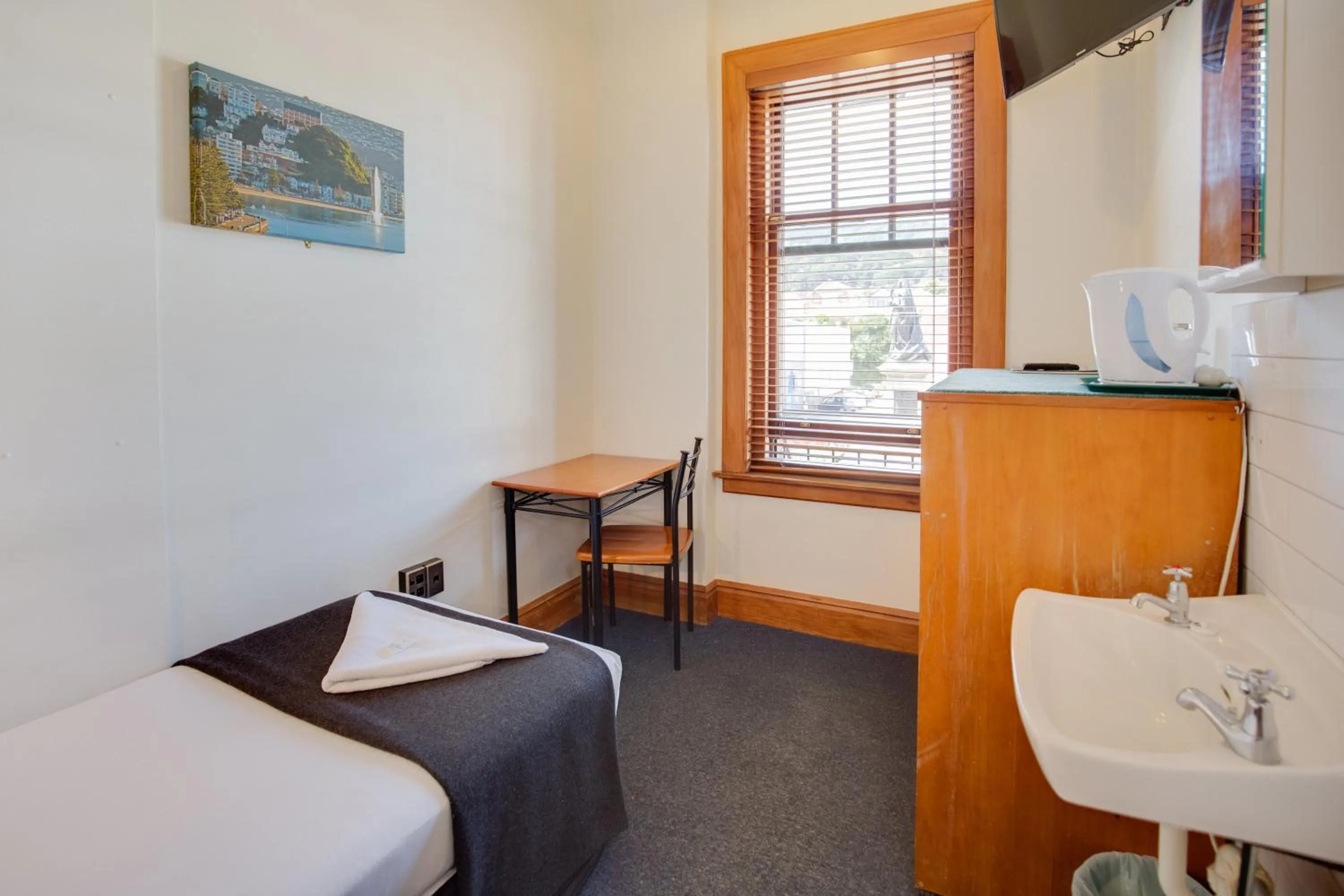 Bed in The Cambridge Hotel & Backpackers