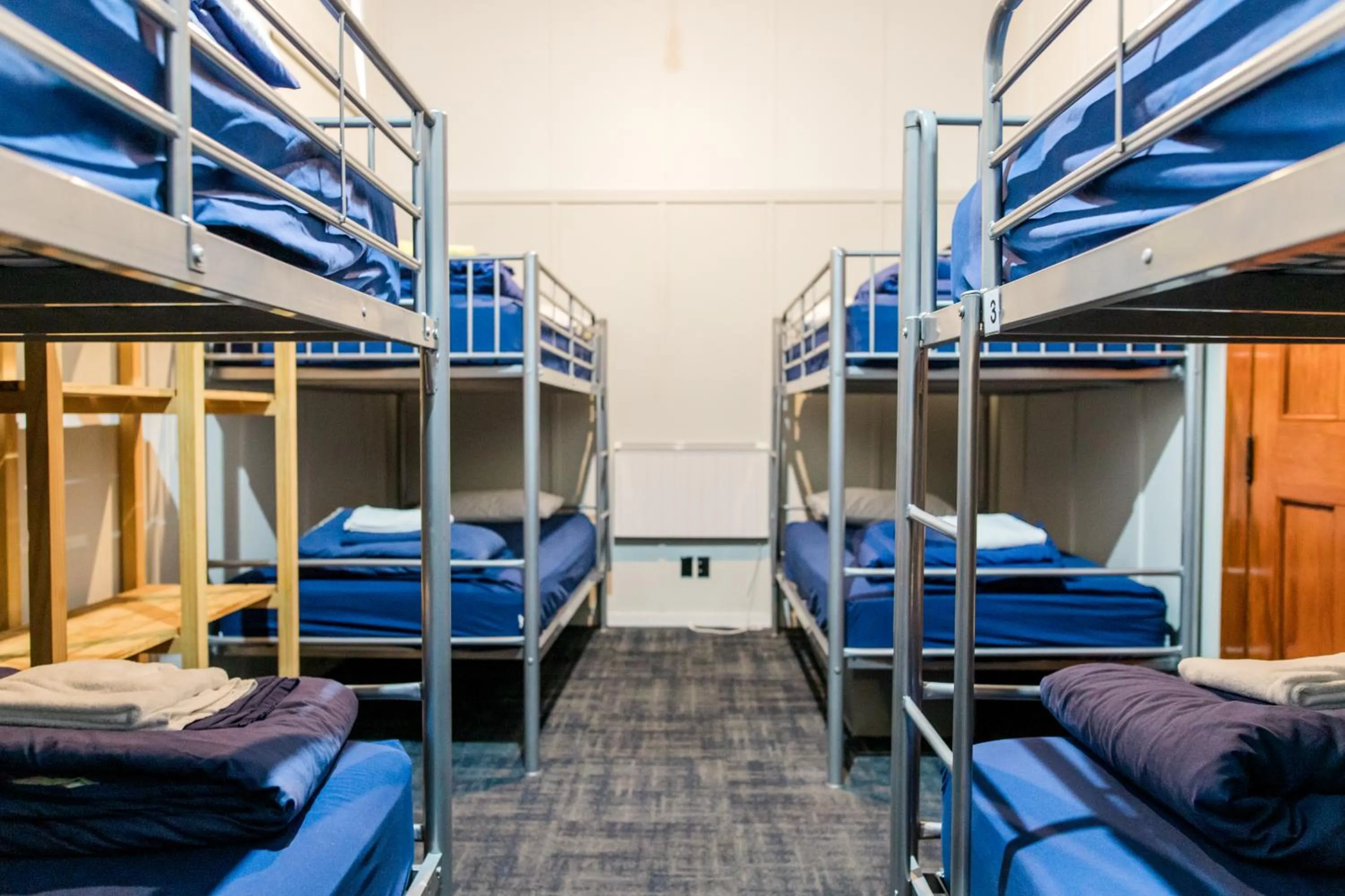 bunk bed, Bed in The Cambridge Hotel & Backpackers