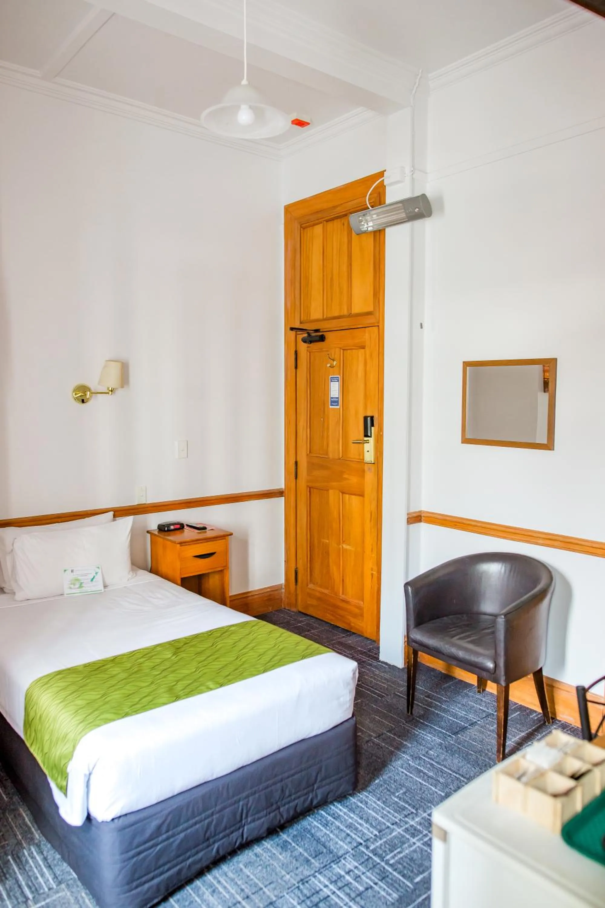 Bed in The Cambridge Hotel & Backpackers