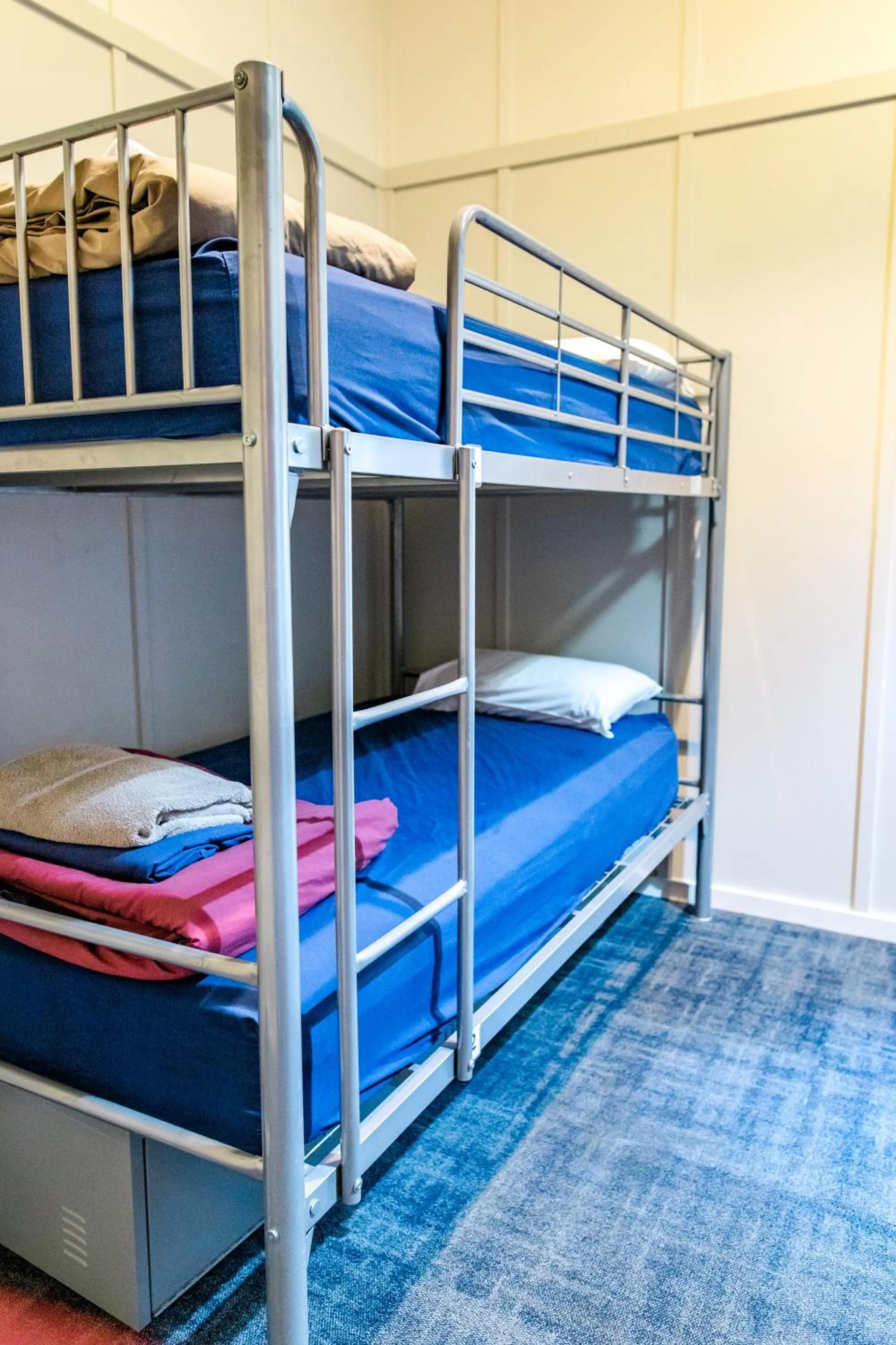 bunk bed, Bed in The Cambridge Hotel & Backpackers