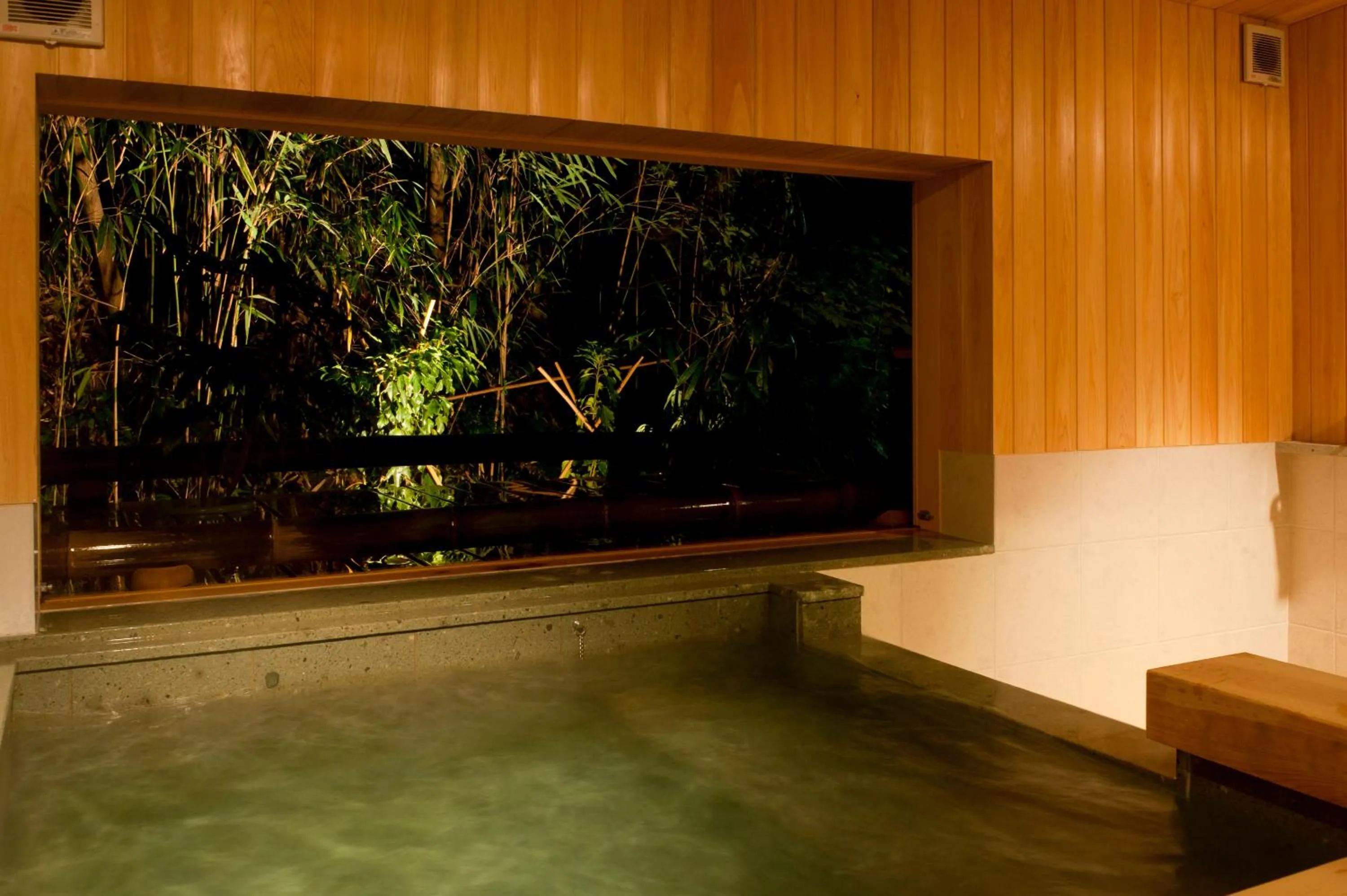 Hot Spring Bath in Yoshidaya Sannoukaku