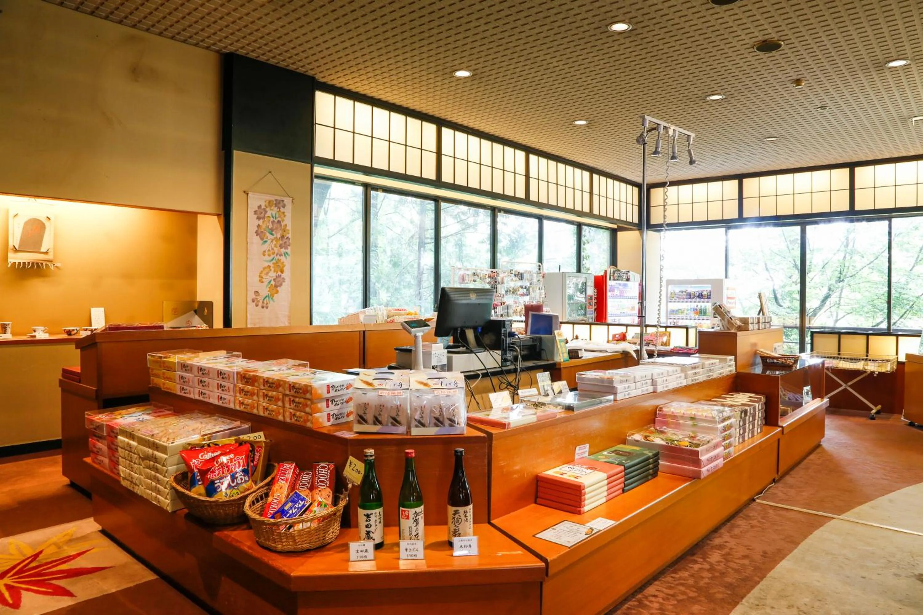 On-site shops in Yoshidaya Sannoukaku