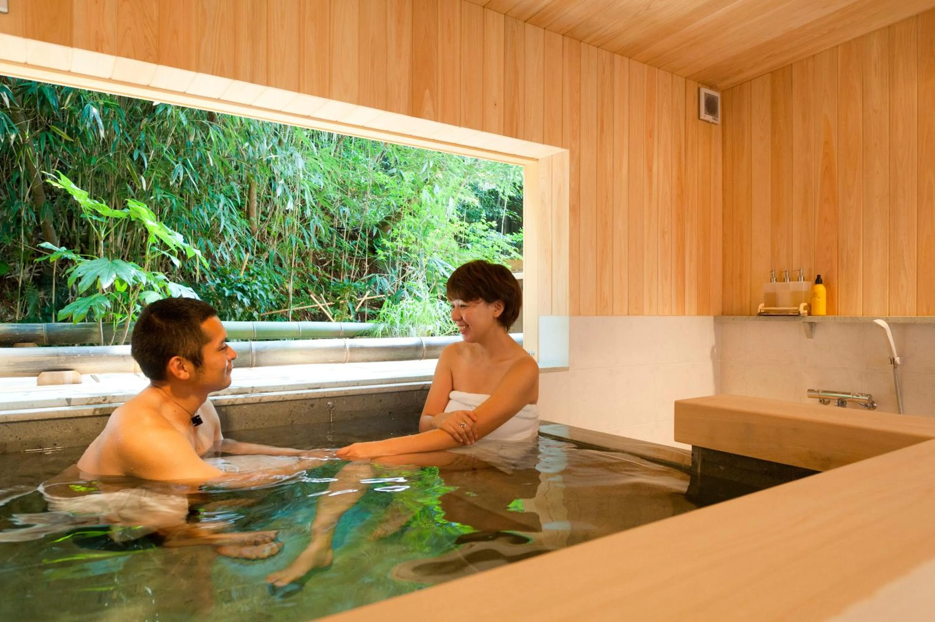 People in Yoshidaya Sannoukaku