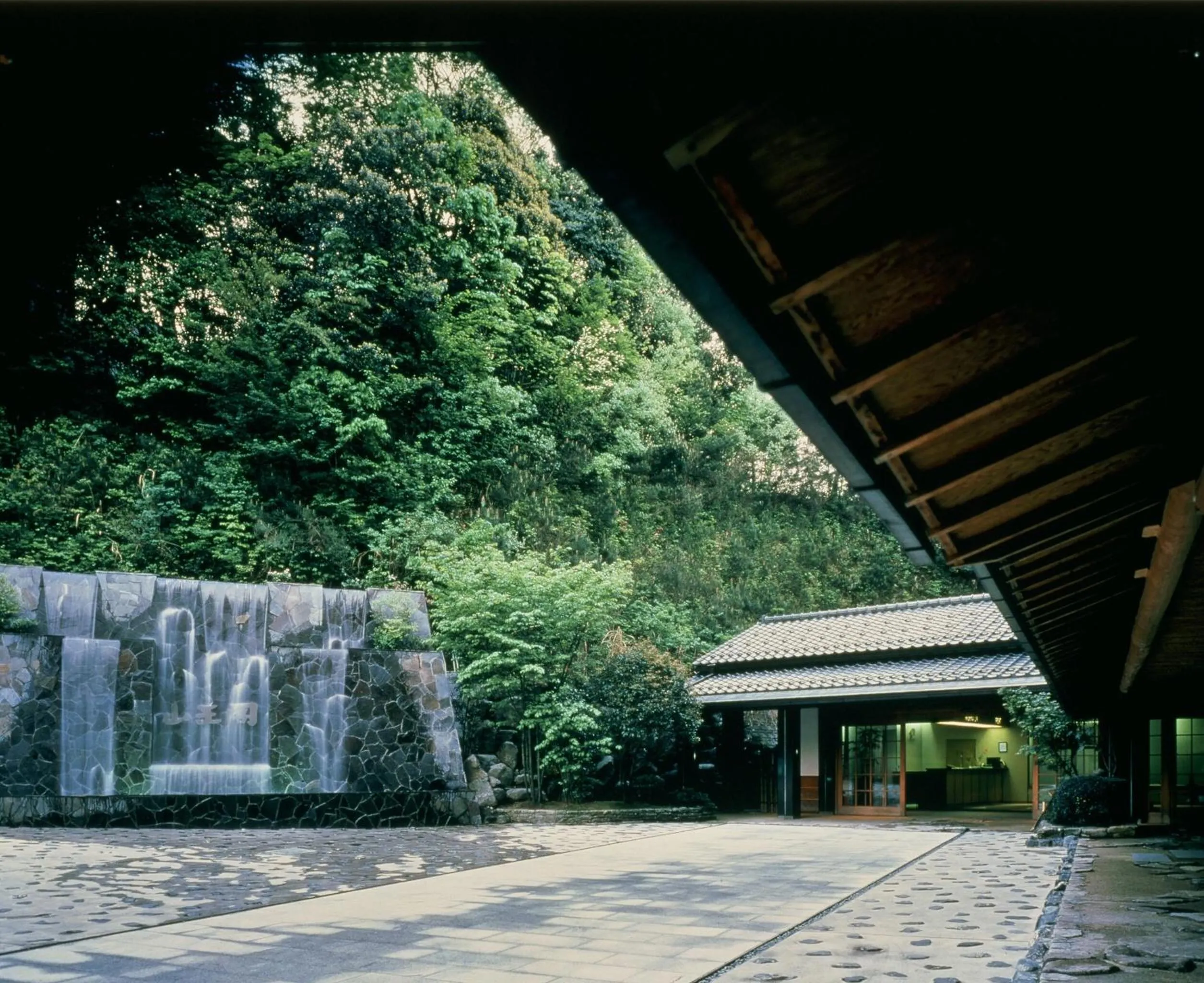 Property building in Yoshidaya Sannoukaku