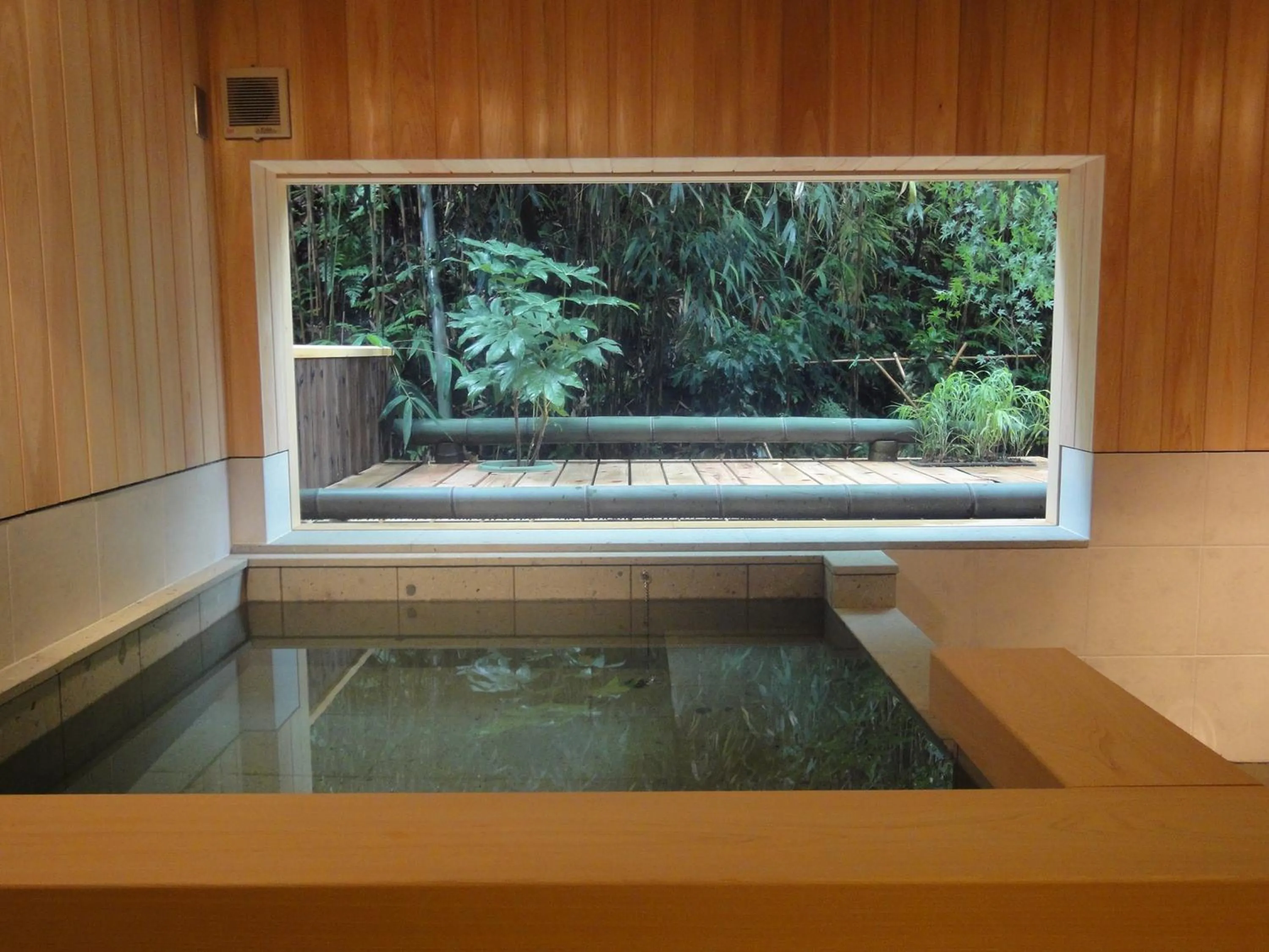 Hot Spring Bath in Yoshidaya Sannoukaku